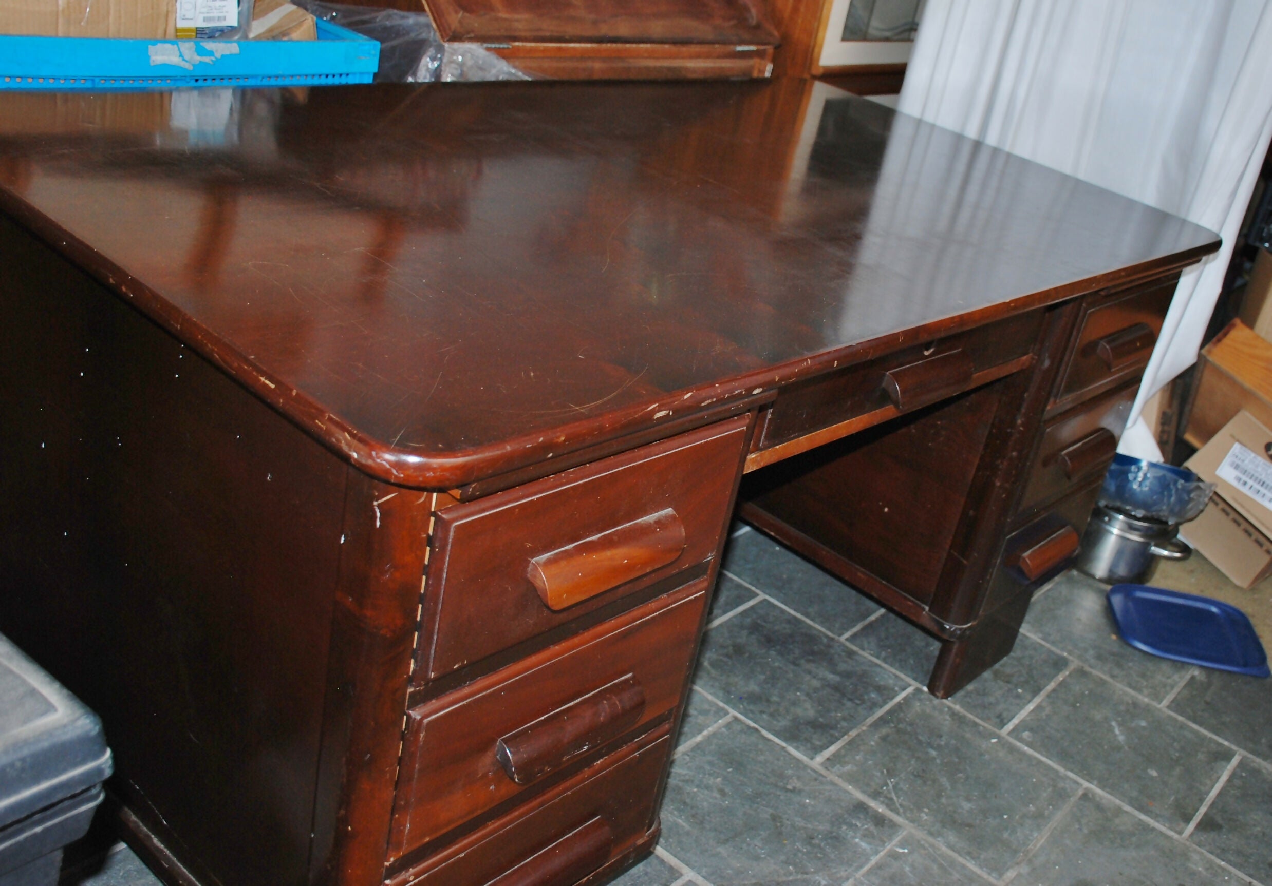 escrivaninha antiga anos 70 marca Cimo 7 gavetas com fechadura .