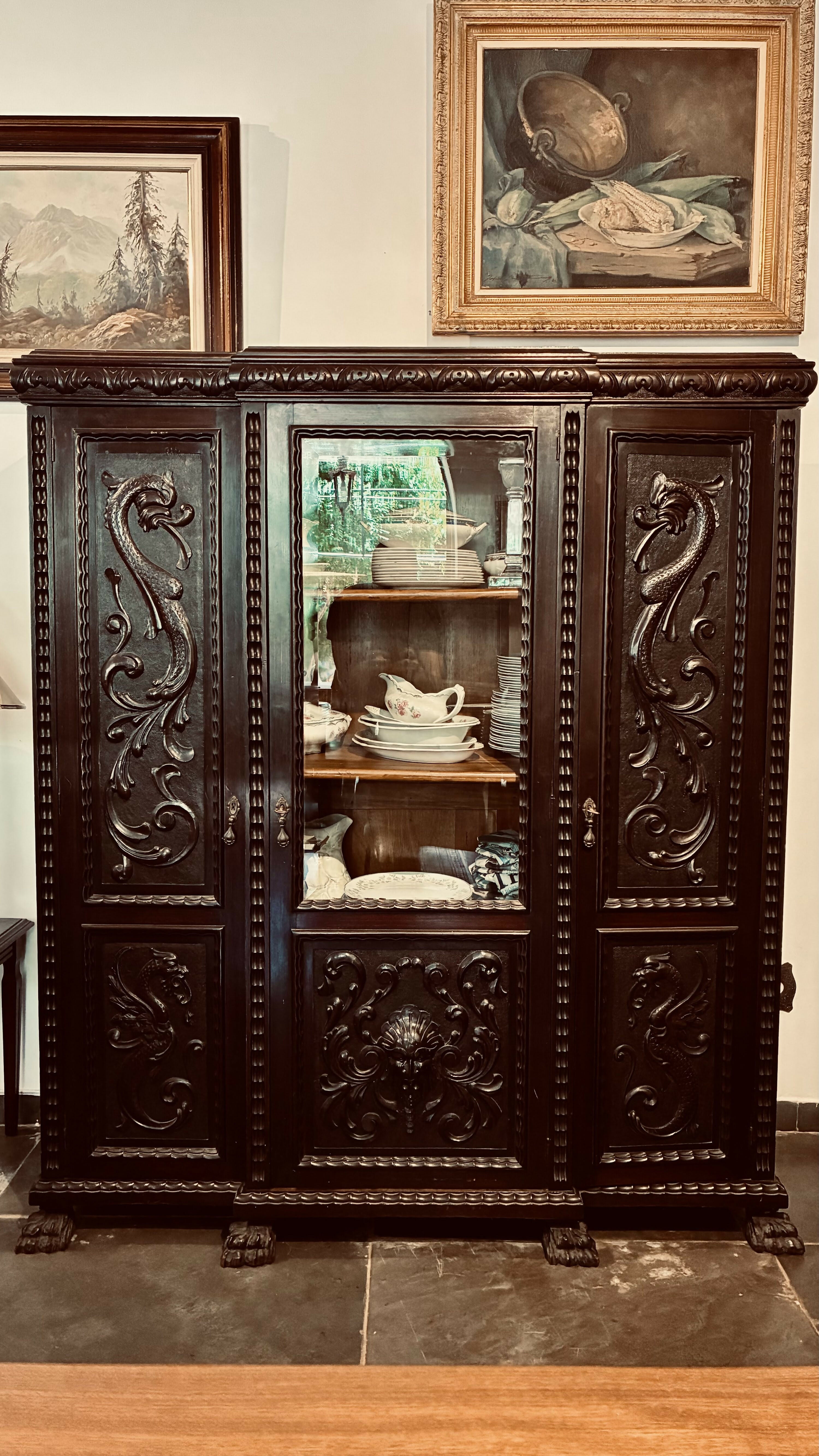 Livreiro Antigo em Madeira