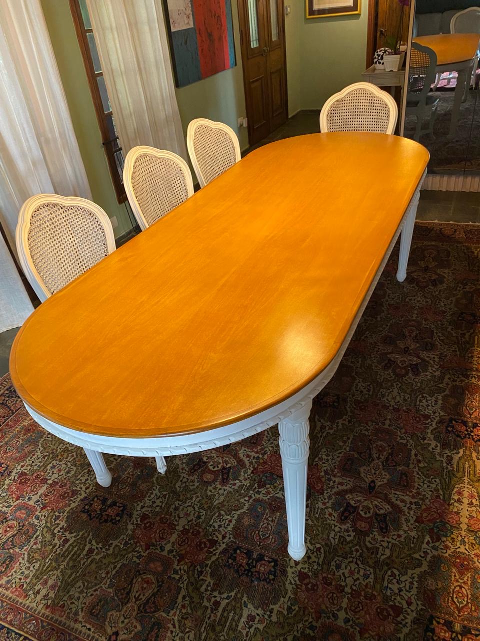 Mesa de Jantar Estilo Inglês 8 lugares com tampo retangular com bordas arredondadas (sem cadeiras) 