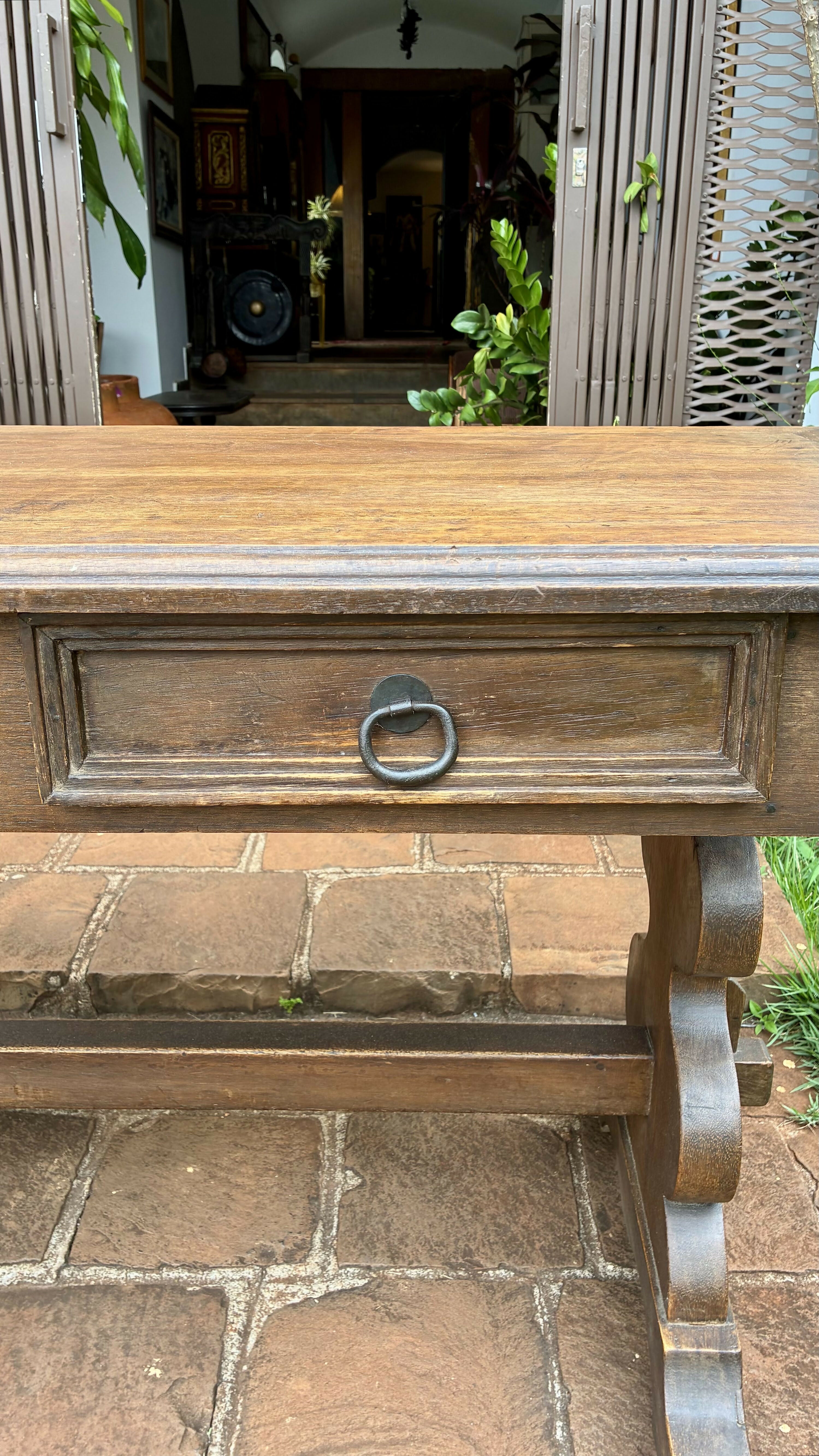 Mesa Rústica em Madeira