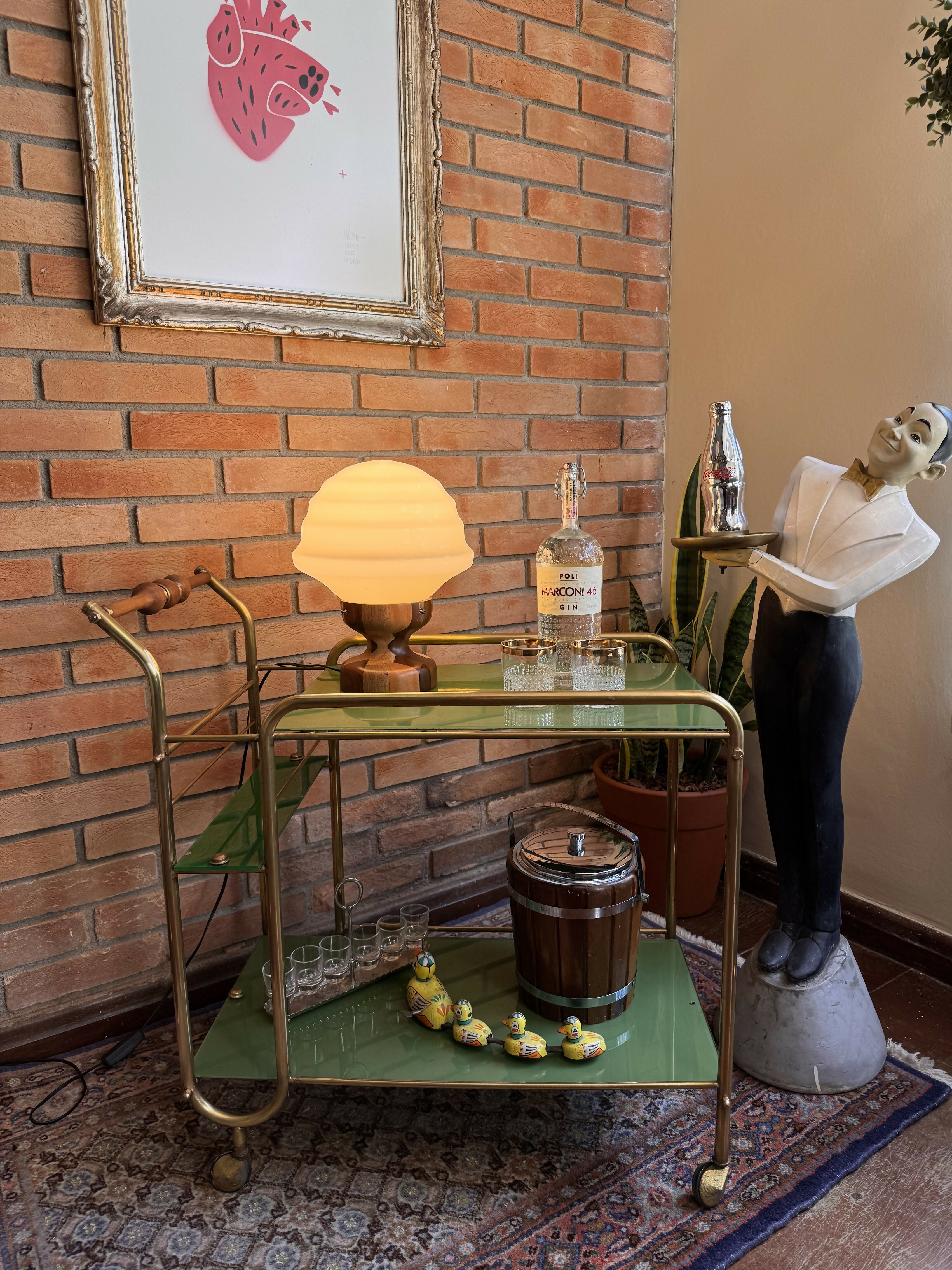 Lindo barzinho ou carrinho de chá / café Anos 50 com vidro verde