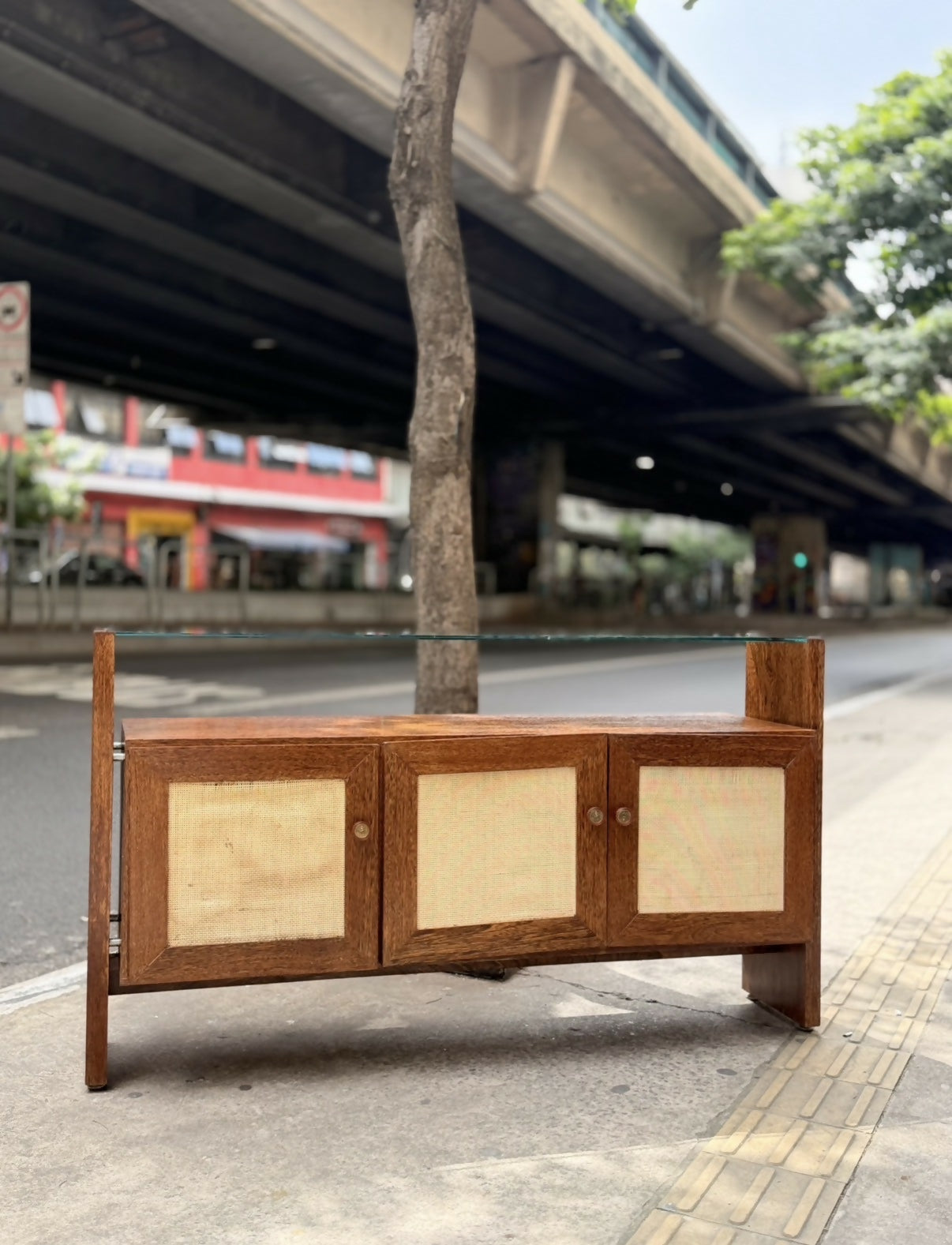 Buffet/Aparador em madeira sucupira e palhinha