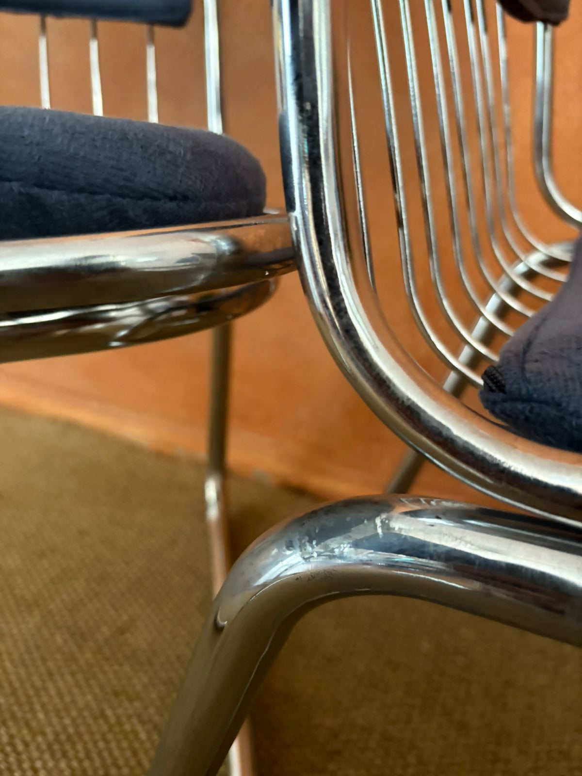 cadeira unitária Pozza cromada anos 70