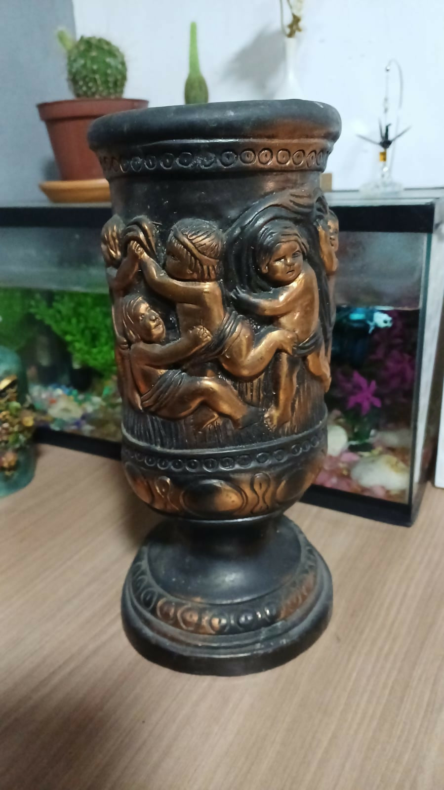 Vaso Neoclássico Anjos em Relevo