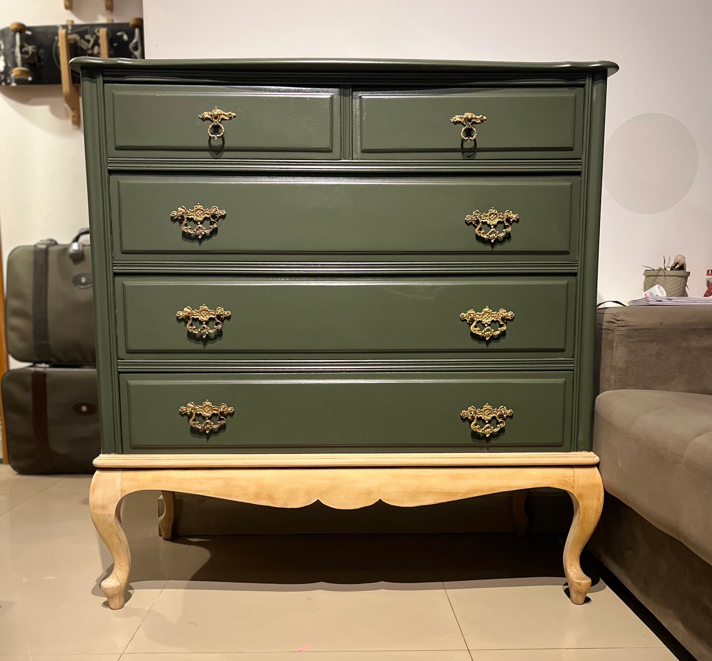 Linda Cômoda Clássica Verde Musgo - Restaurada