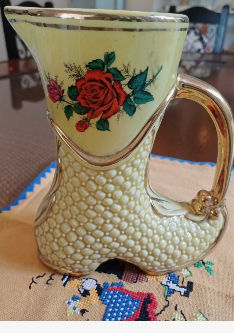 Vaso / Jarra em forma de Bota Amarela