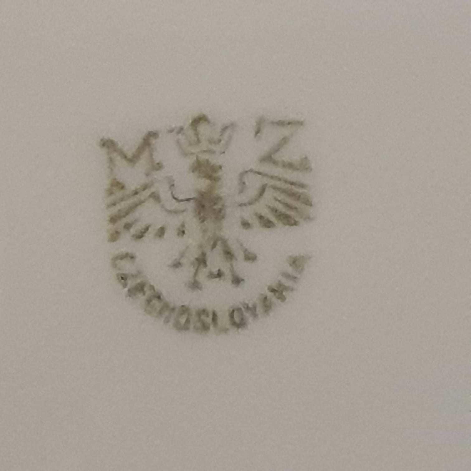 Conjunto de 9 pratos rasos em porcelana tcheca antiga MZ. Ótimo estado!