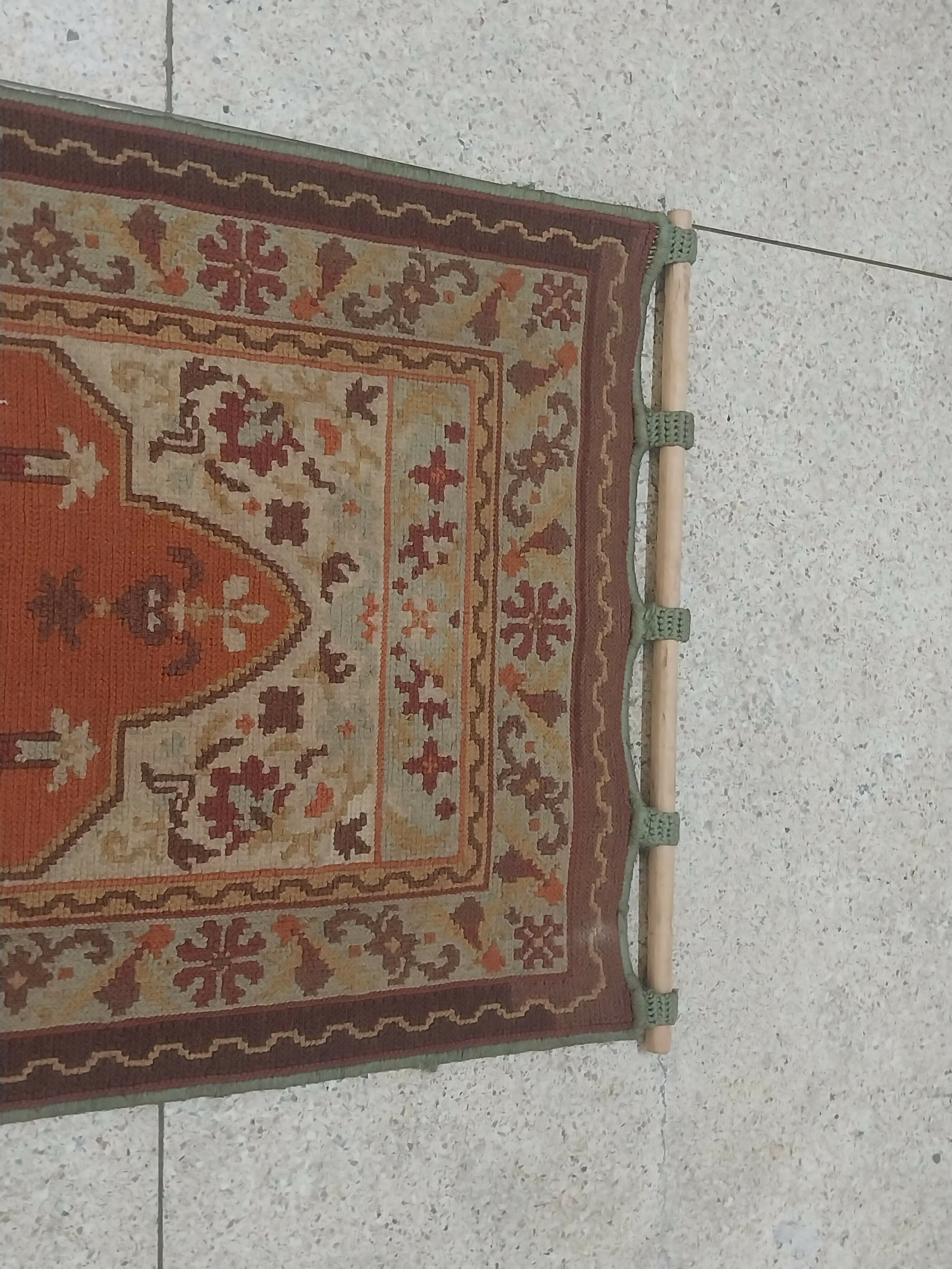 Tapeçaria de Parede Antiga em Ponto Cruz