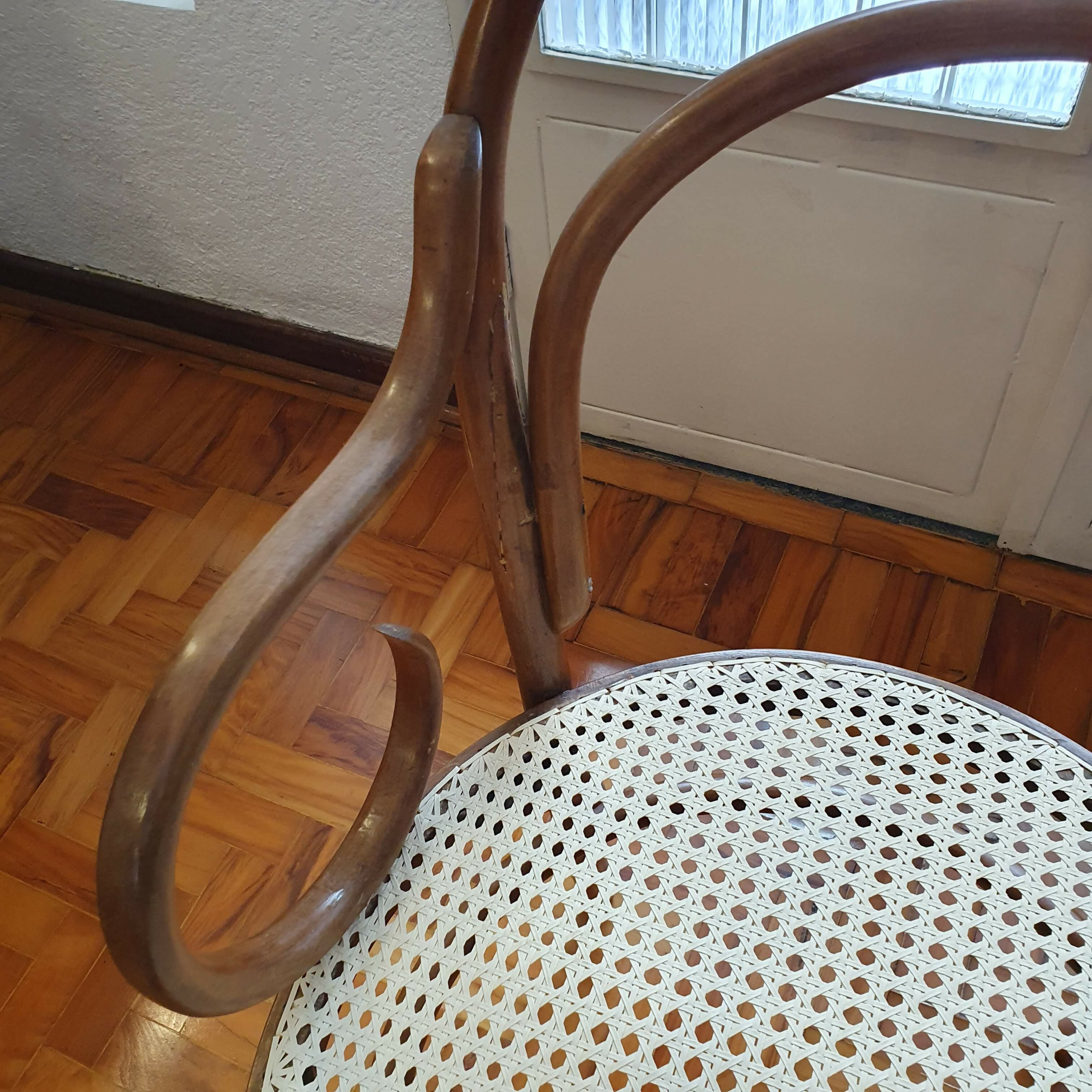 PAR DE CADEIRAS THONET (valor unitário)
