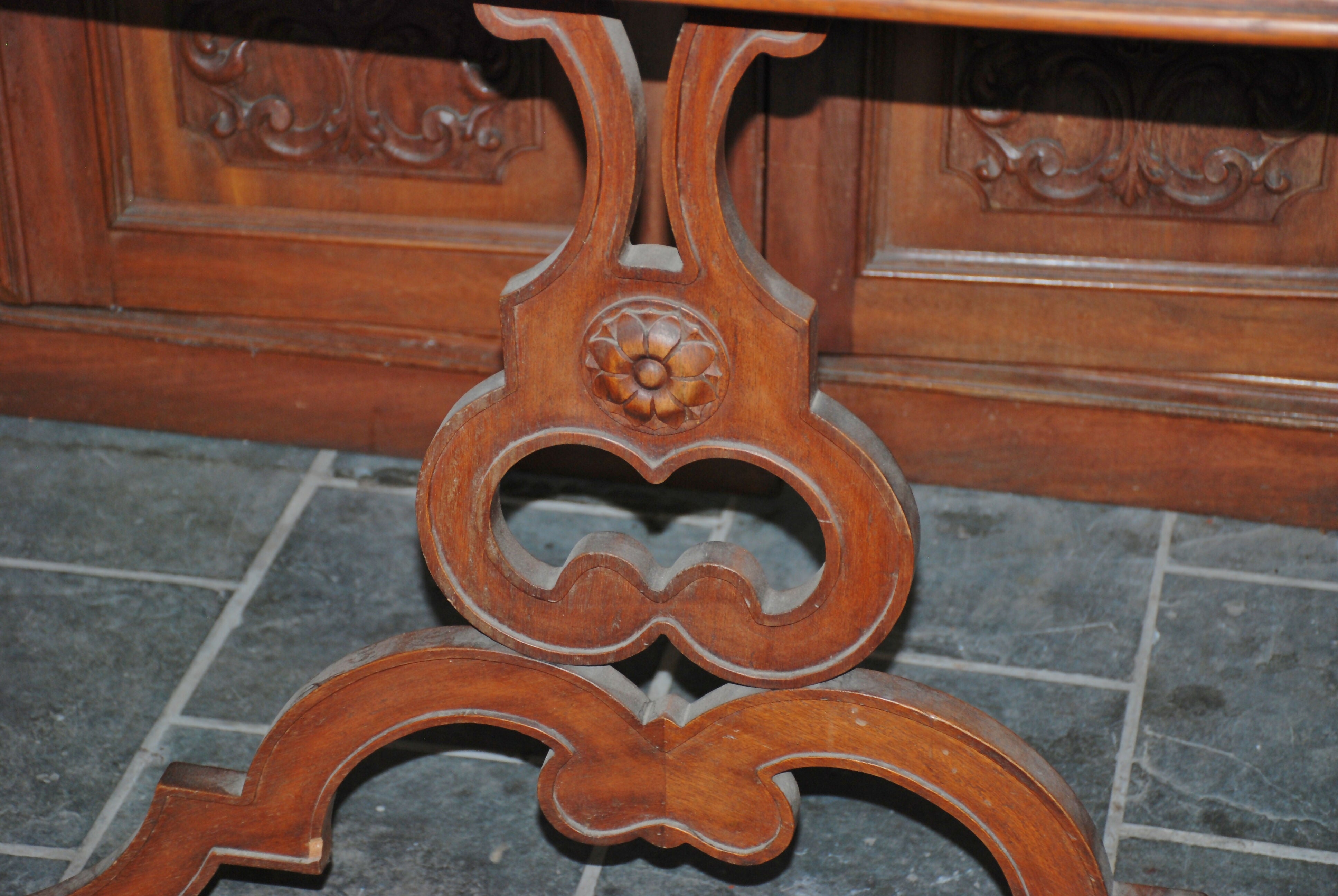 aparador anos 50 ,base madeira trabalhada 1,60 x o,30 x 0,80