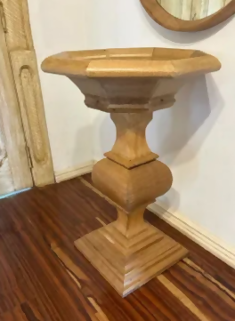 Coluna / Pedestal Decorativo — Madeira Maciça Colonial