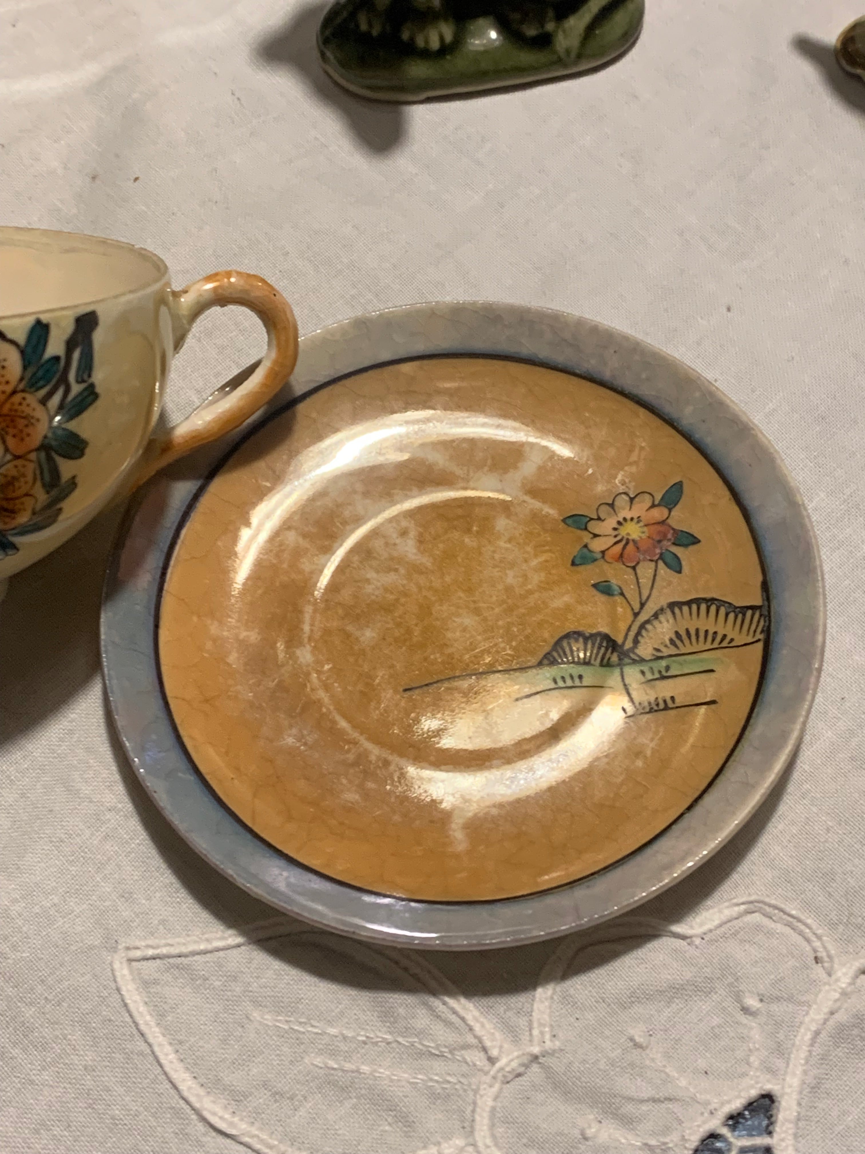 Linda e delicadíssima xícara de chá em porcelana casca de ovo japonesa