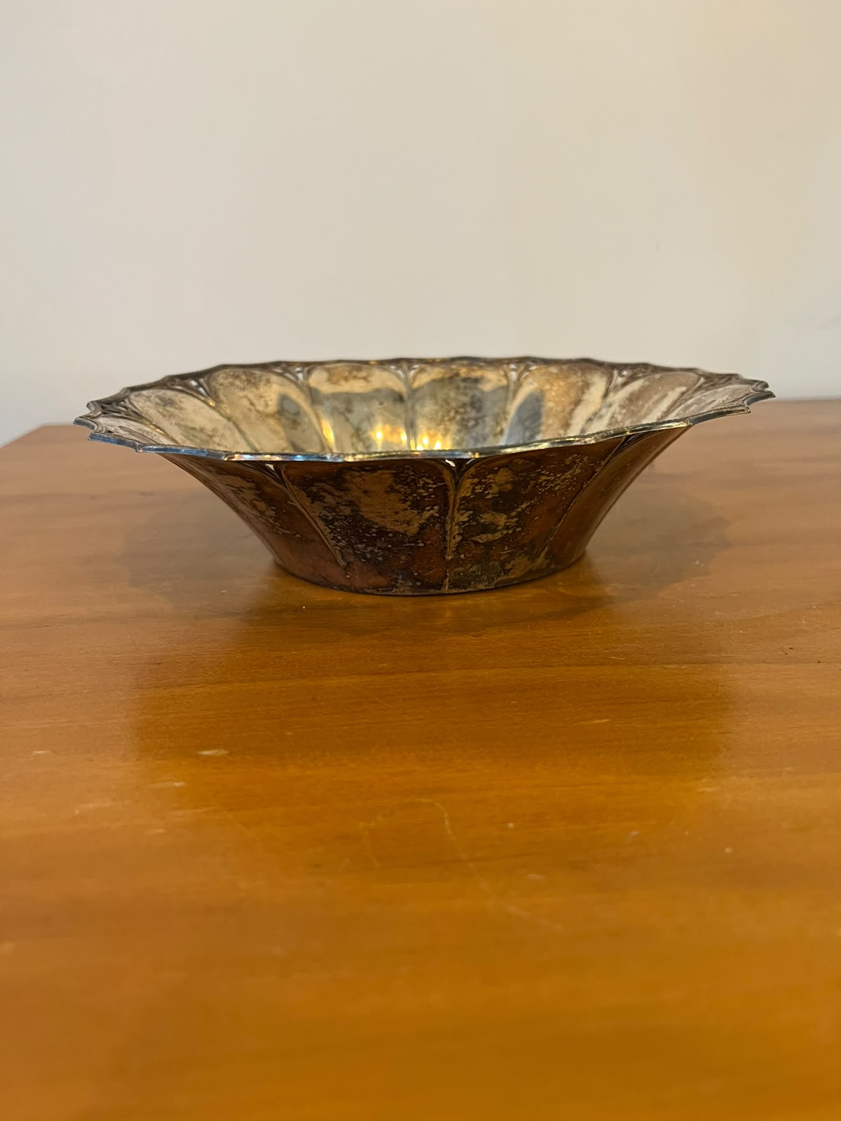 Fruteira / Centro de Mesa redondo em Metal Prateado com Borda Rendilhada