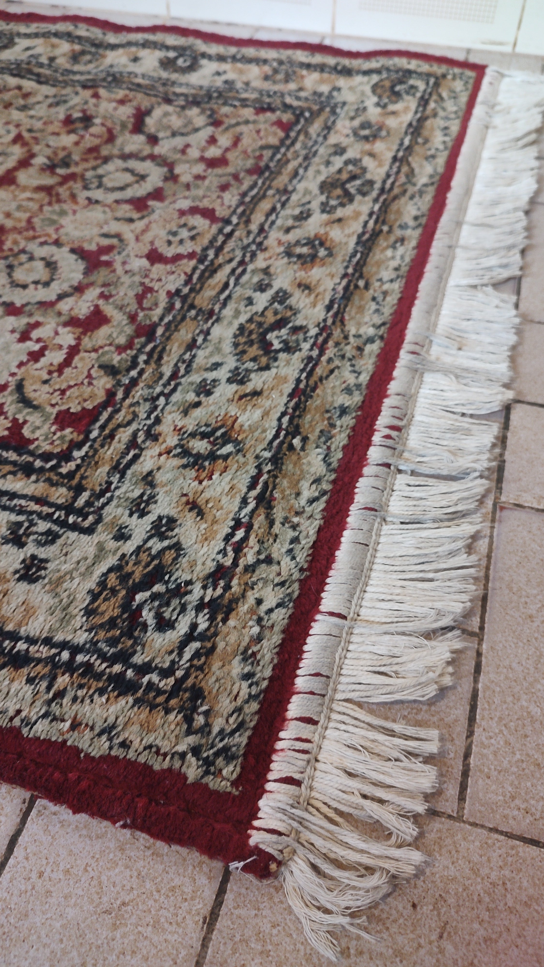 Tapete Passadeira Yesemek importado da Turquia em tonalidade predominante vermelho e bege (300cm x 80cm)