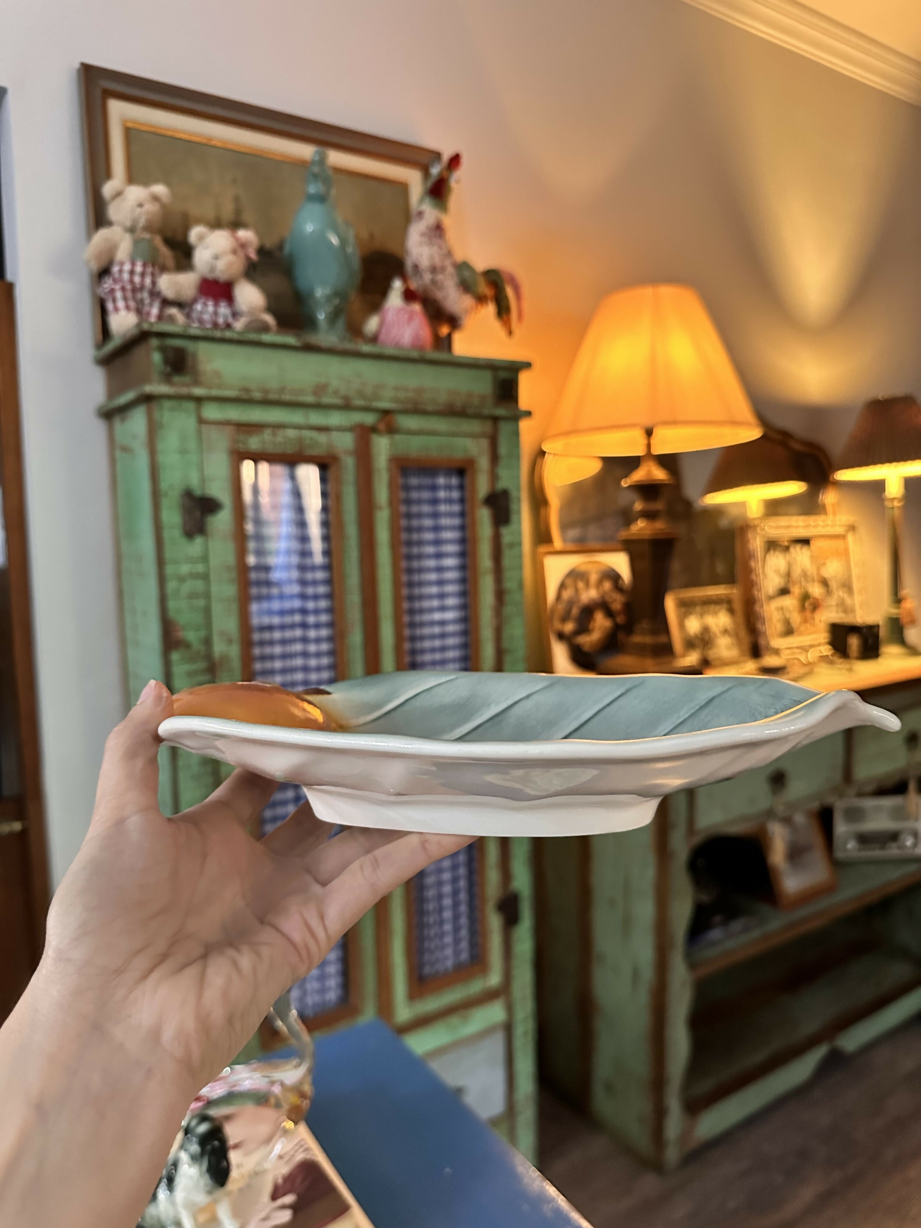 WEISS-Maravilhosas travessas / pratos em formato de folhas 🍃 com delicados pêssegos 🍑. valores diferentes consultar anúncio