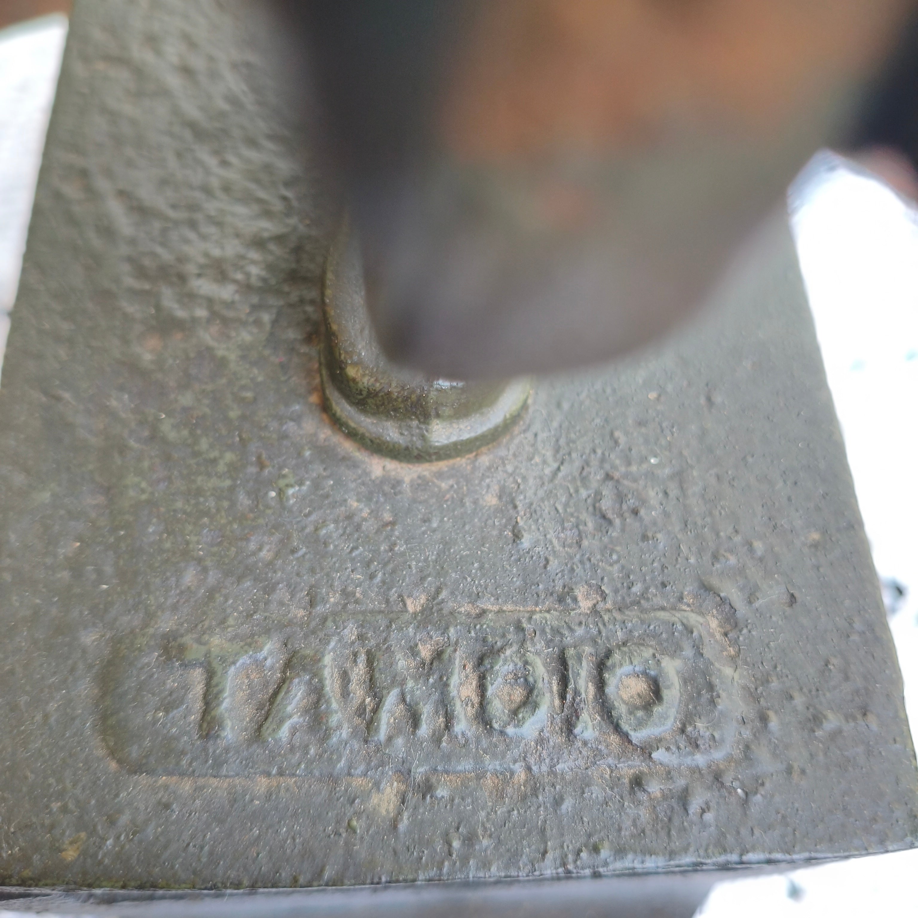 Antigo ferro de passar a carvão Tamoio – ferro fundido