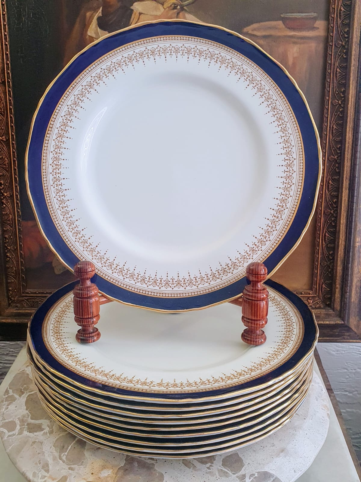 Conjunto de 10 pratos rasos em porcelana fine bone China inglesa Royal Worcester, modelo Regency,  Casa Muniz.  Impecáveis e incríveis!