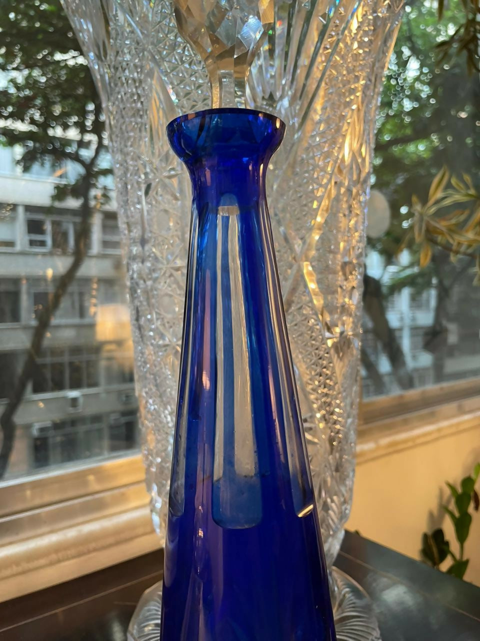 Grande licoreira em cristal double/overlay azul cobalto lapidação estelar