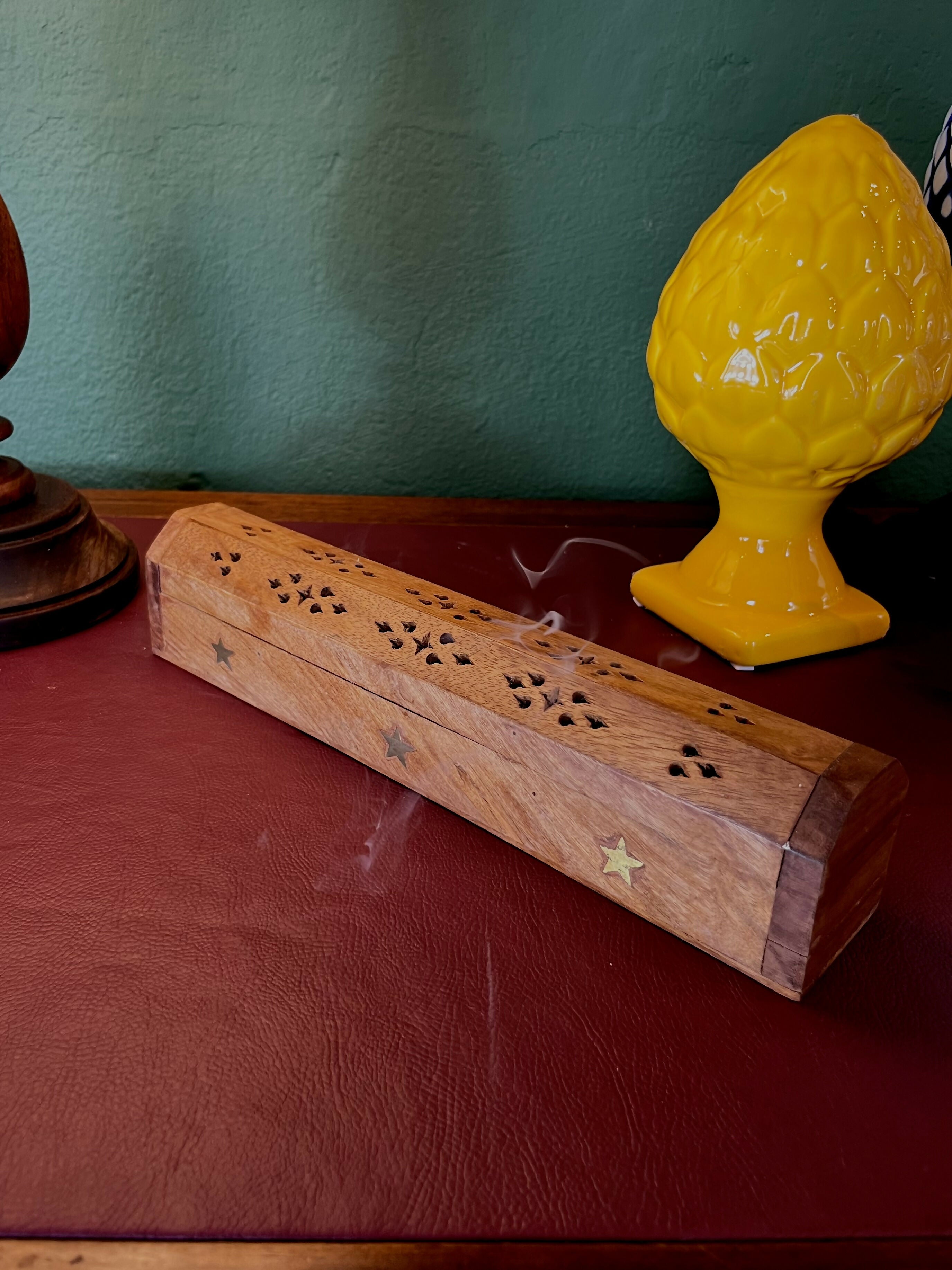 Incensário indiano em madeira