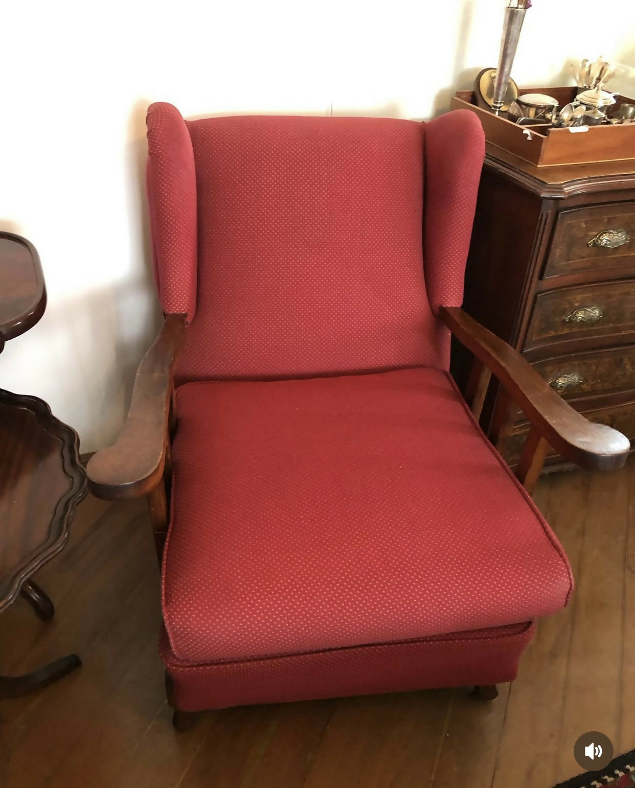 Poltrona Berger dos anos 60 com braços em madeira maciça e estofado vermelho (valor unitário)