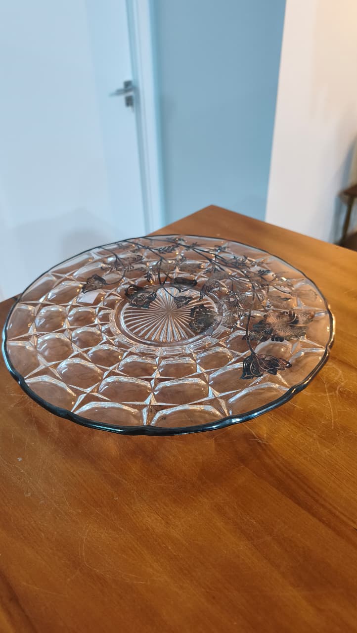 Prato Decorativo em Vidro Trabalhado com Motivos Florais – 34 cm