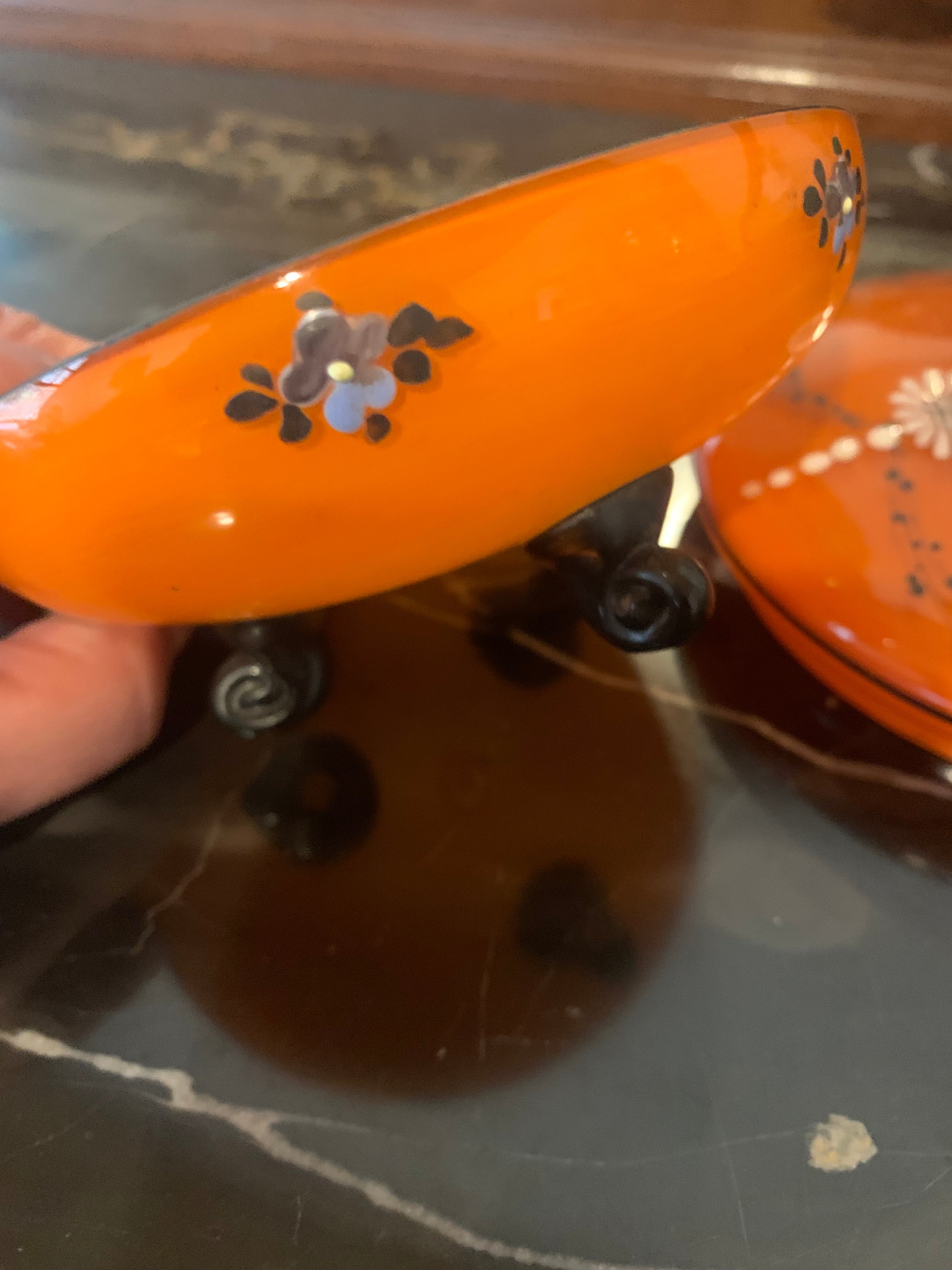 Lindíssima bomboniére ou porta joias em vidro veneziano antigo em laranja e preto 
