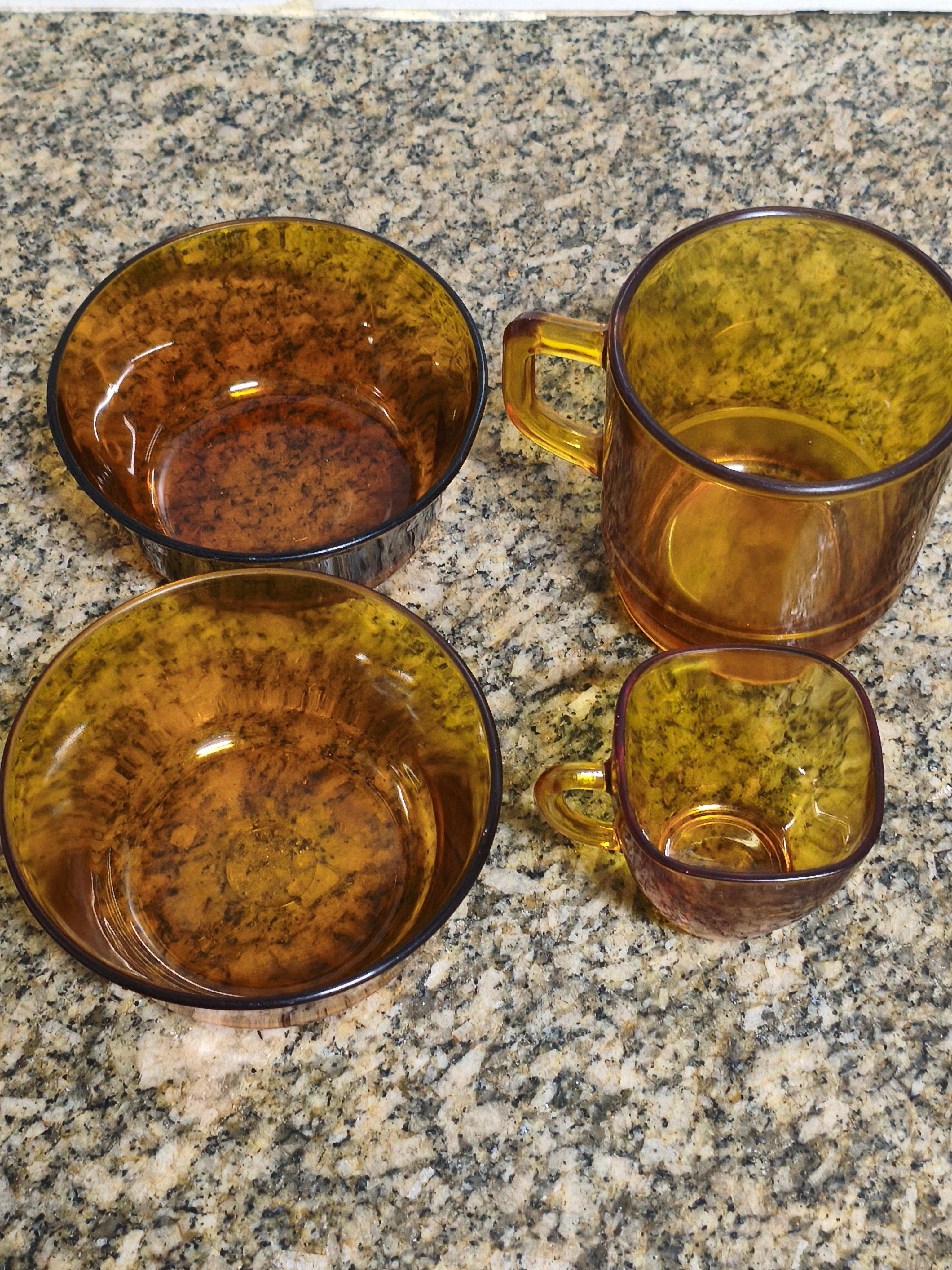 Conjunto peça em vidro âmbar