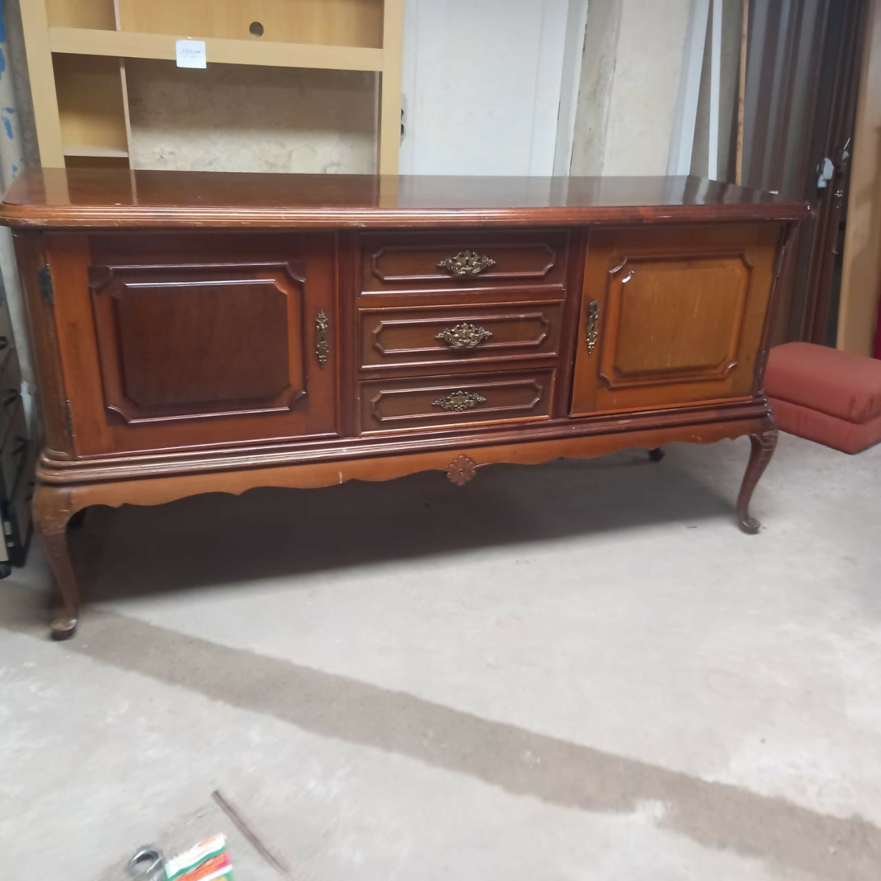 Buffet estilo Provençal em madeira