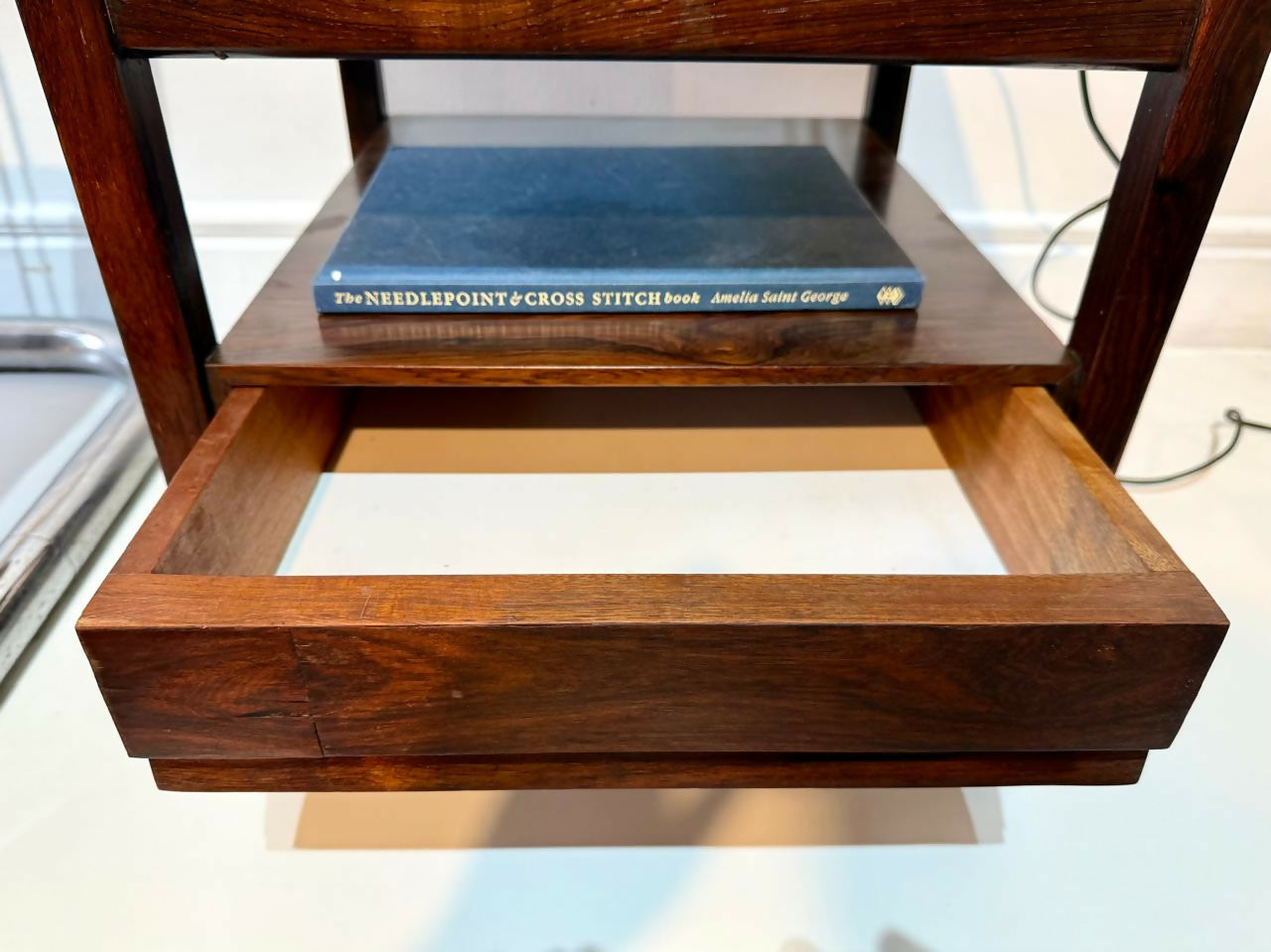 Mesa de cabeceira Ernesto Hauner - Mobilínea em Jacarandá