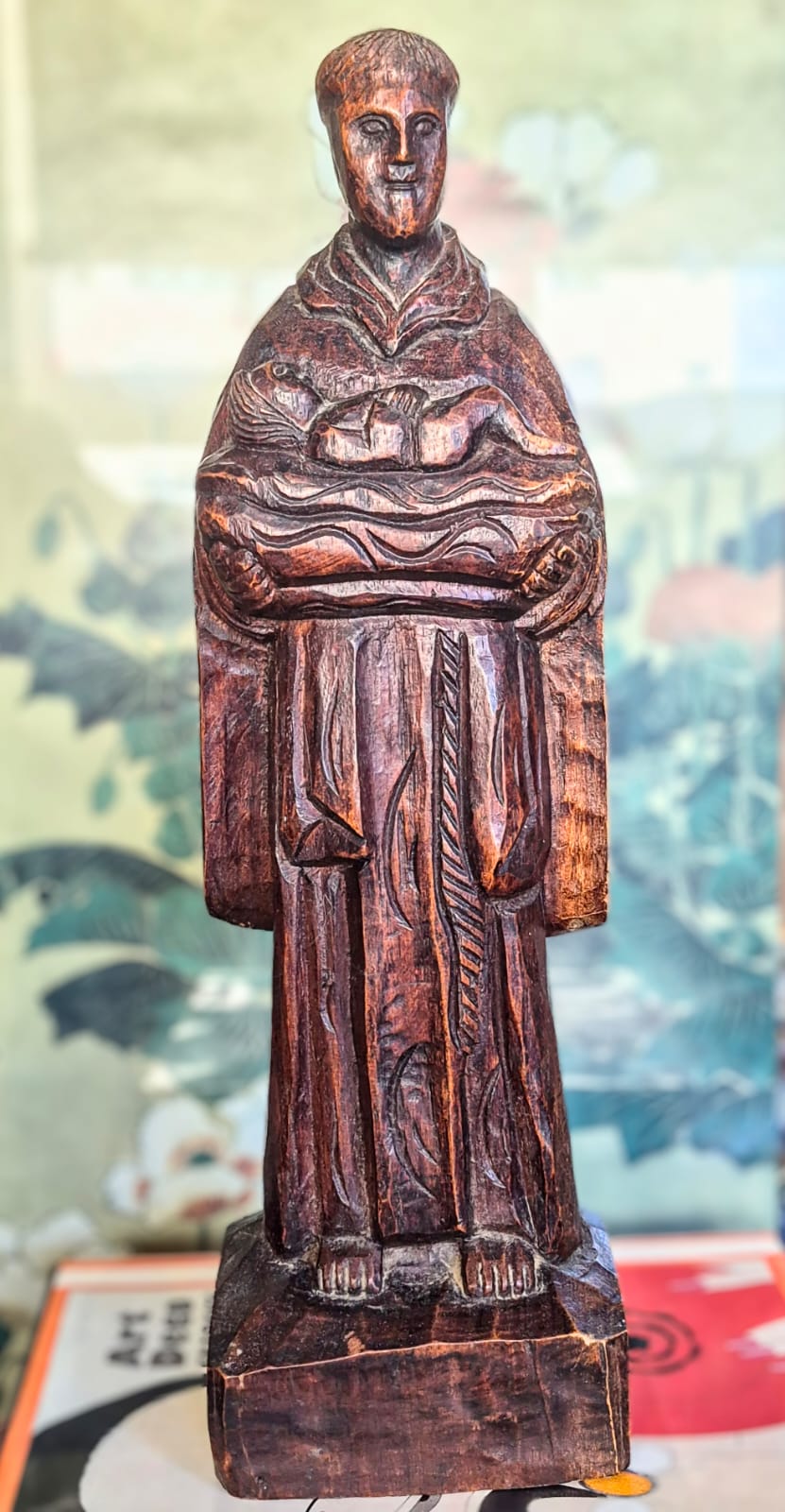Imagem sacra em madeira maciça pesada de jacarandá-da-baía em e entalhe em bloco único, de Santo Antônio com o menino Jesus no colo. Anos 40/50, impecável!