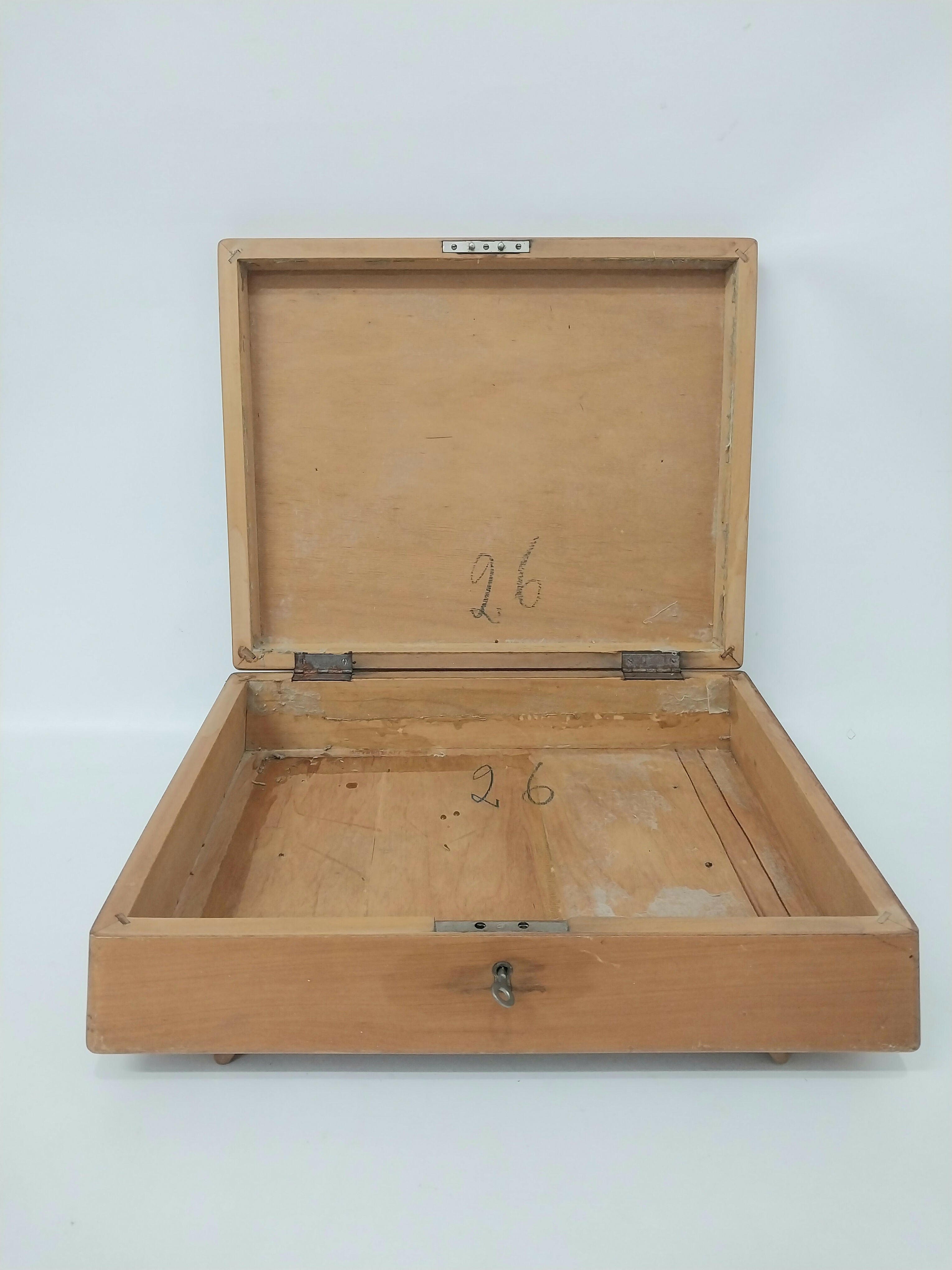 Grande caixa Antiga em Madeira Marfim