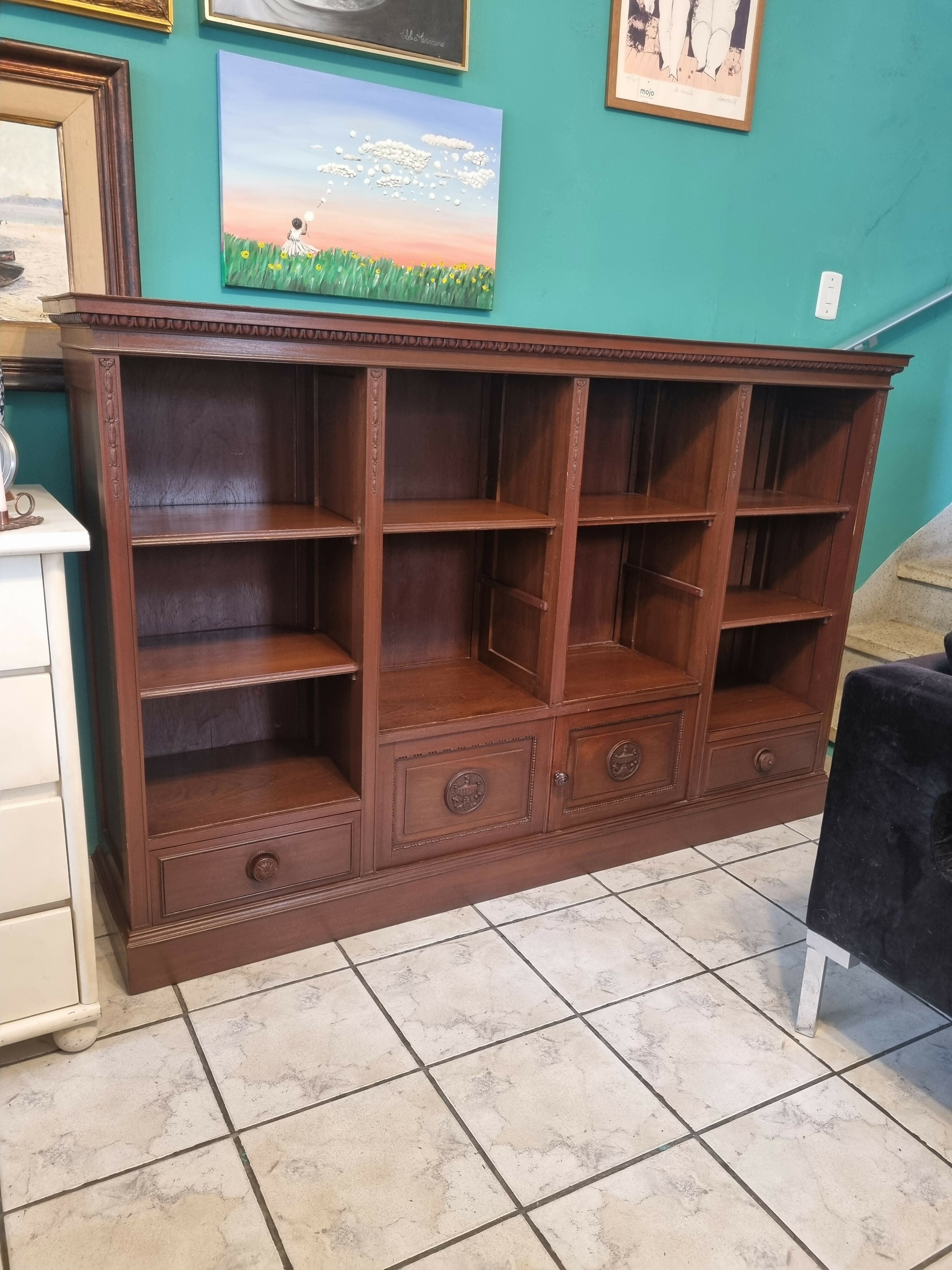 Estante Neoclássica Laubisch-Hirth