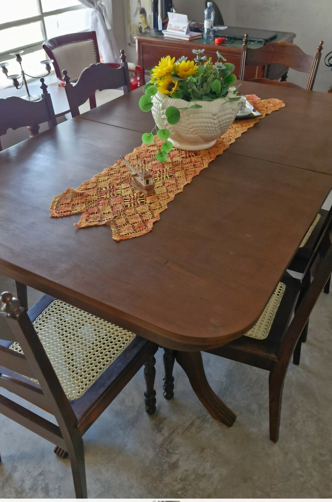 Conjunto de Mesa retangular e cadeiras em palhinha