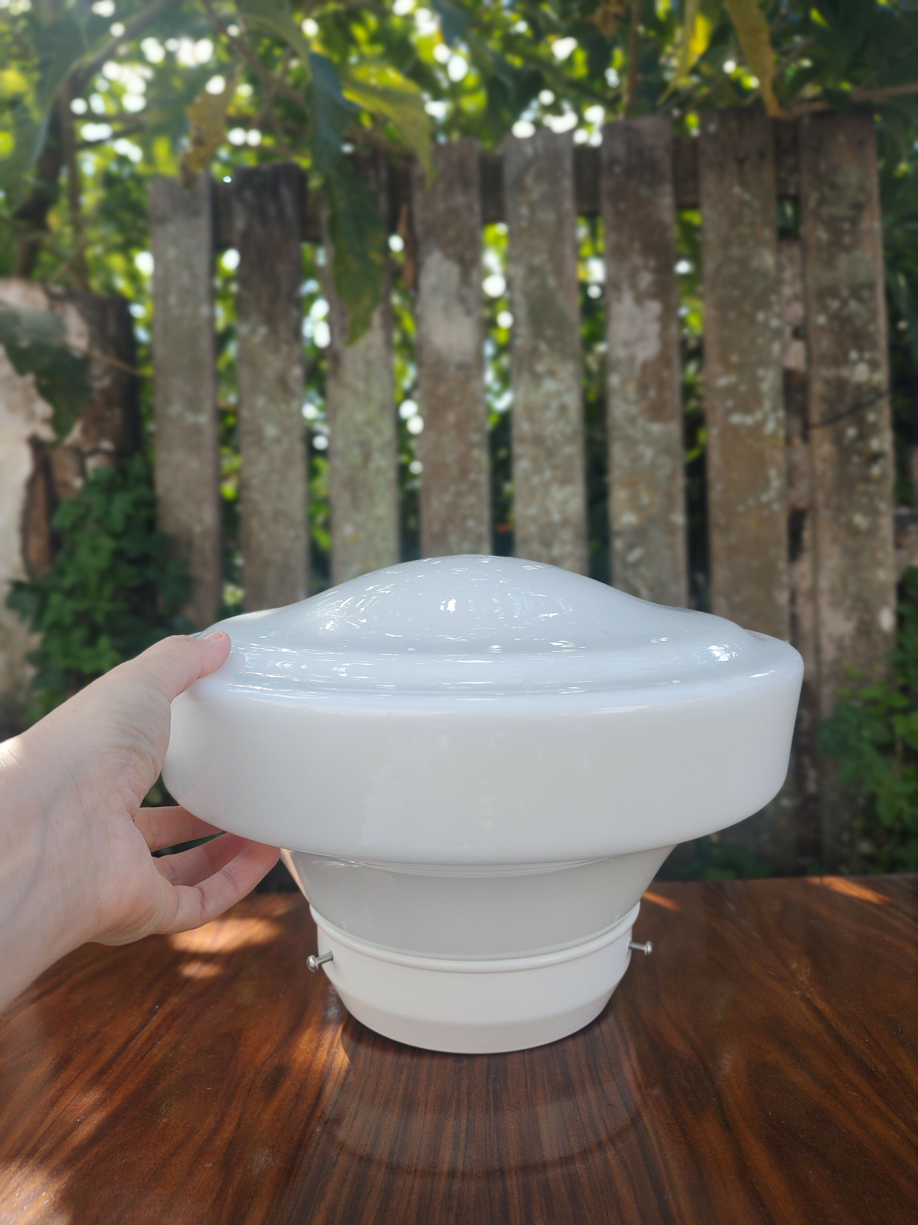 Antiga Cúpula / Lustre / Luminária Bojuda grande em vidro leitoso liso com plafon novo