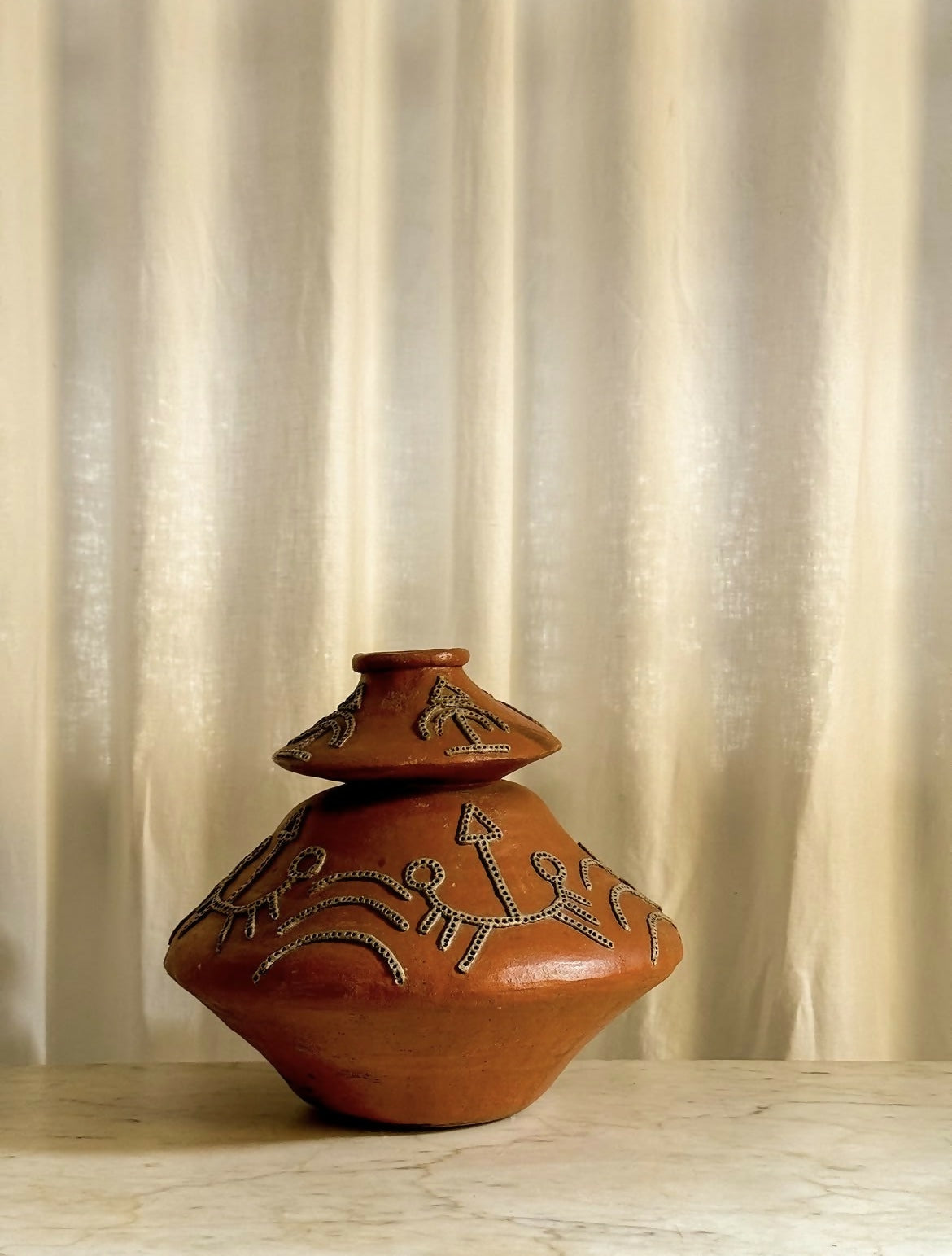 Vaso em cerâmica inspirado na cultura pré colombiana , Val Andrade