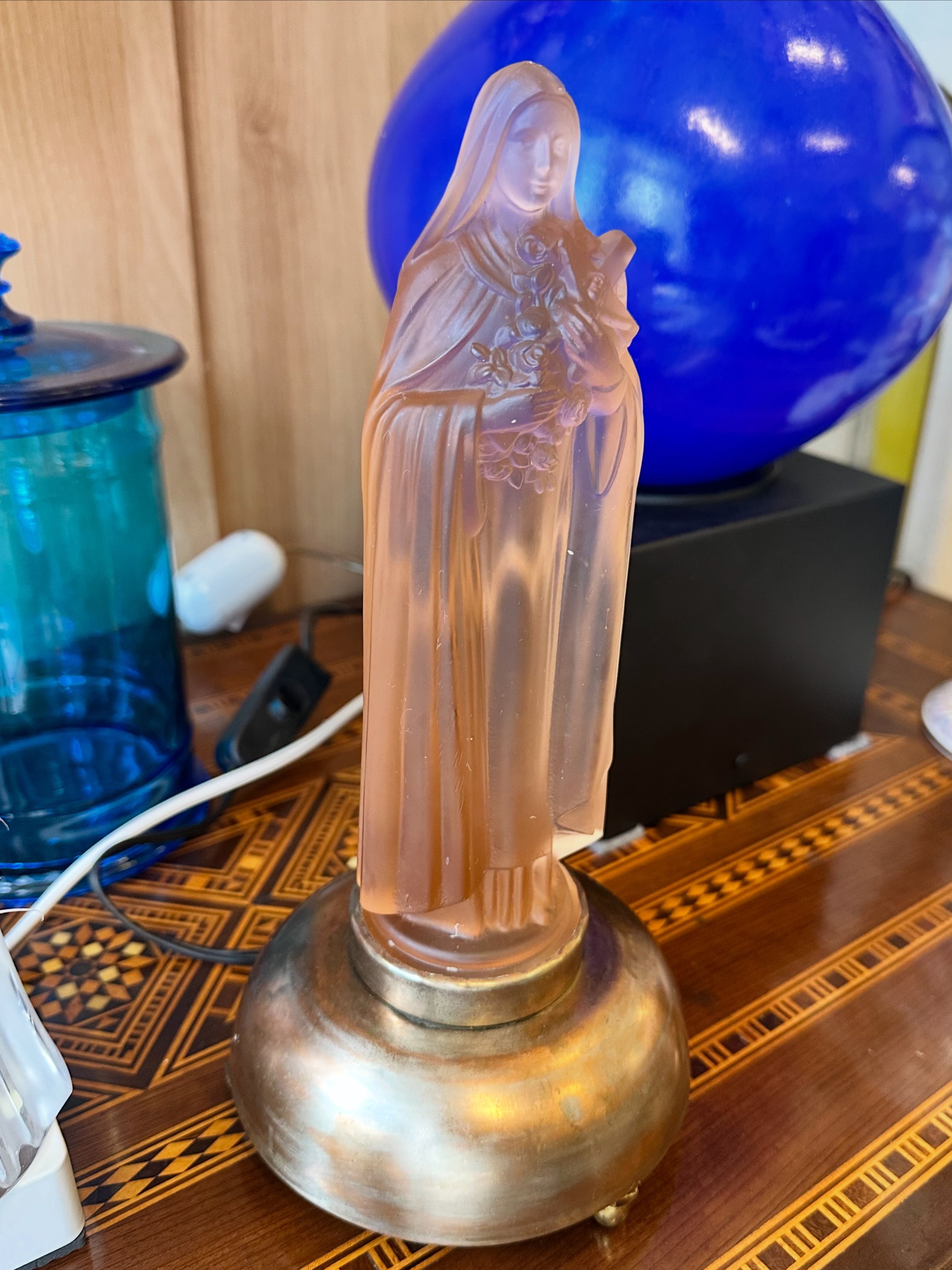 Escultura de Santa Terezinha com base de iluminação 
