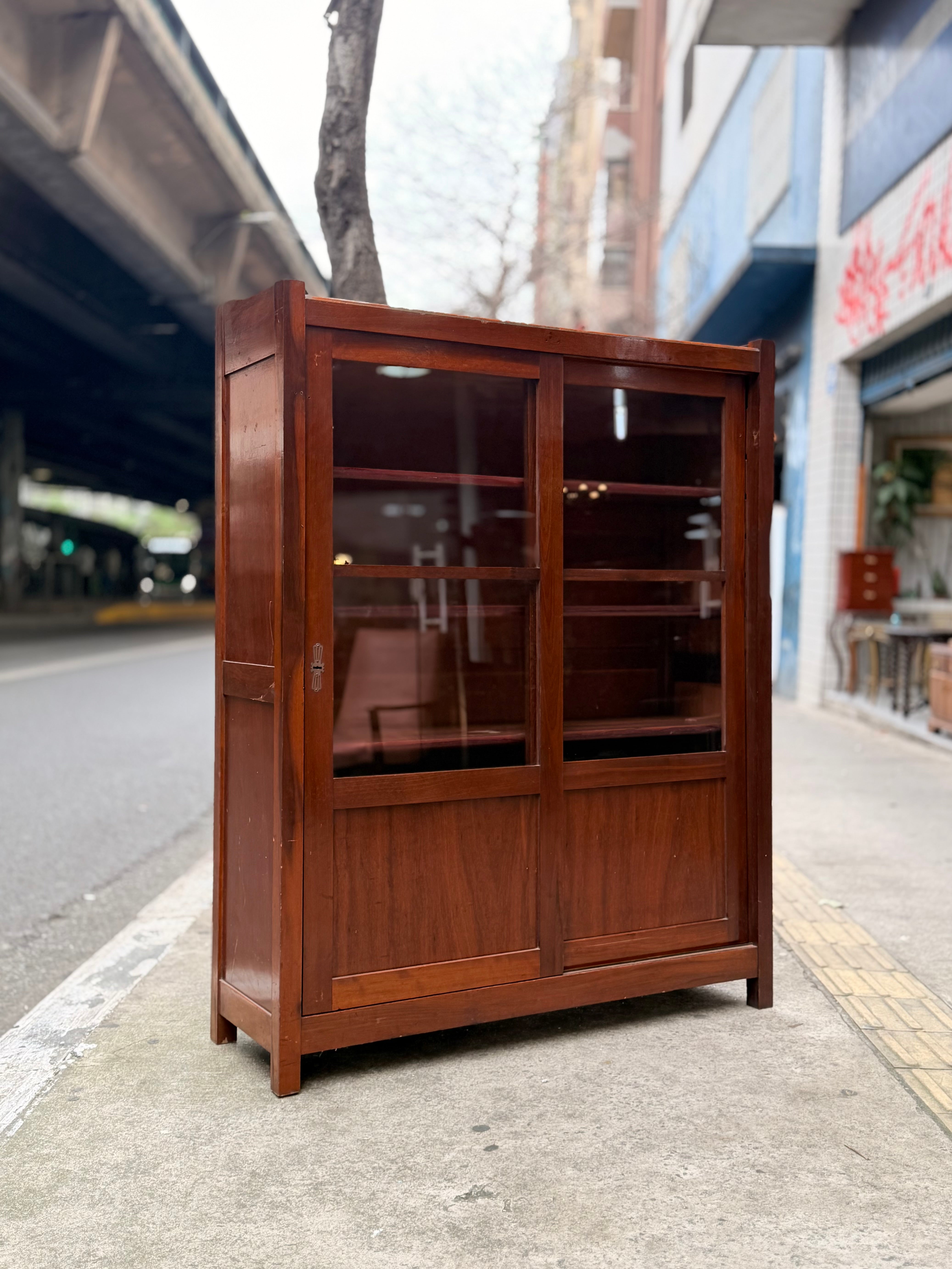 Livreiro Miele em Imbuia com duas portas de correr 