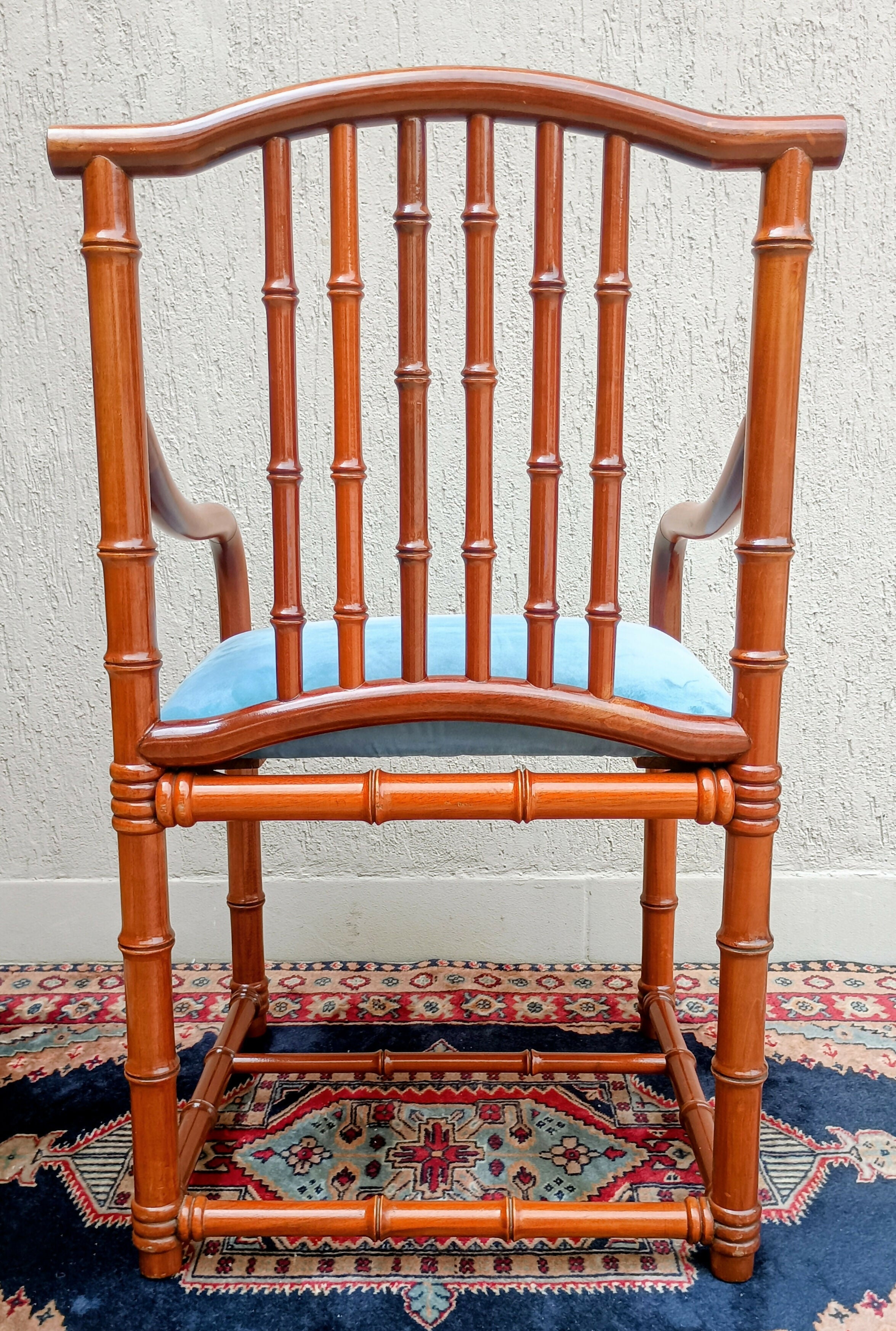 Par de cadeiras com braço em madeira maciça design bambu dec. 1970