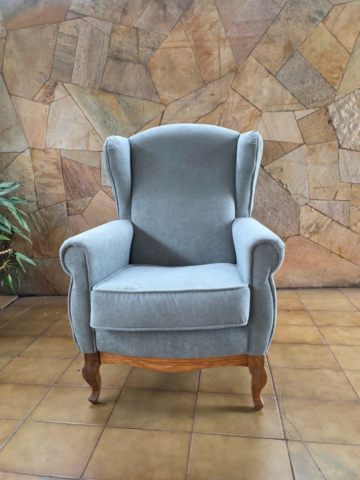 Poltrona Bergere em tecido bouclê