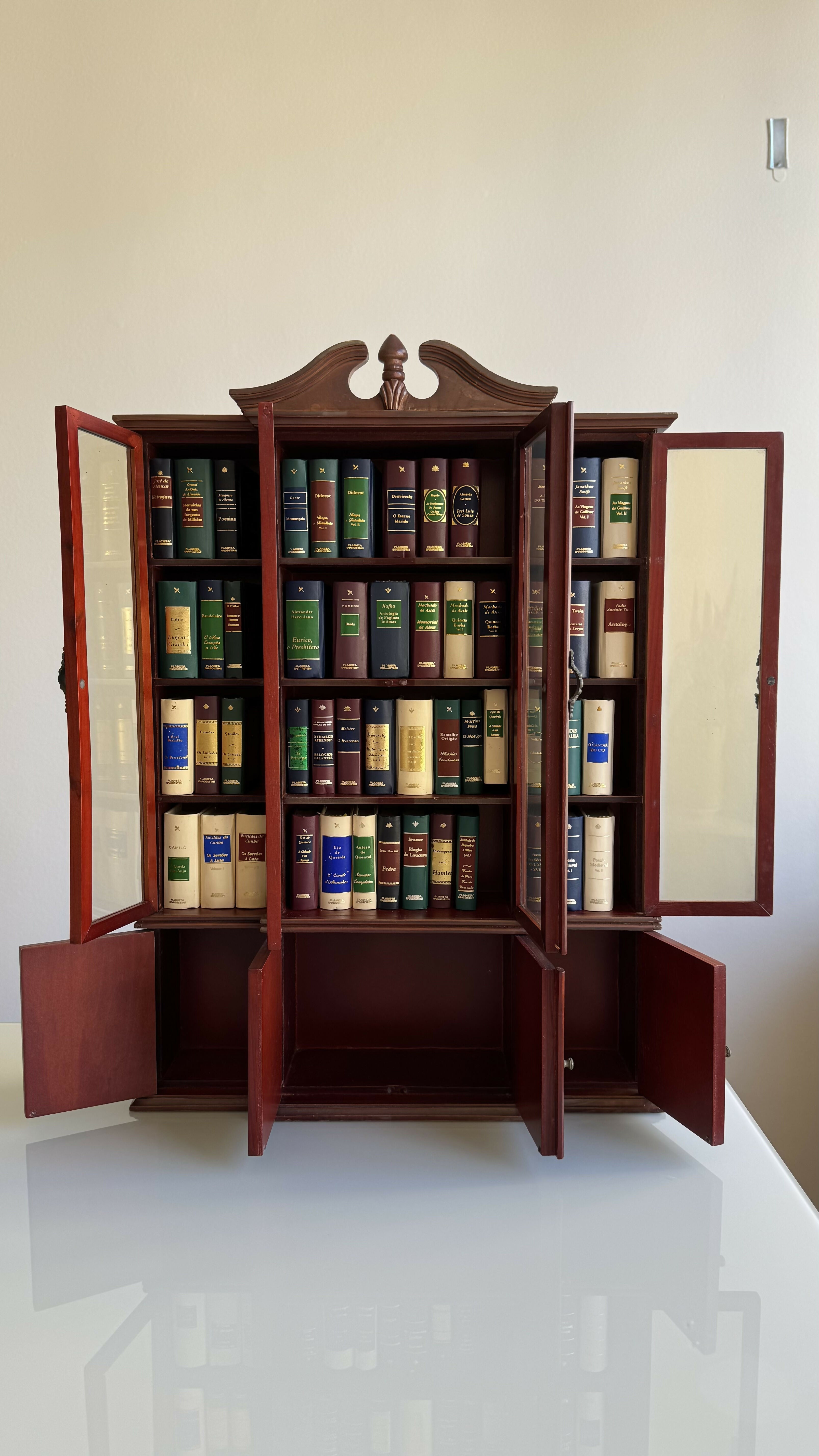 Estante com Coleção Grandes Obras da Literatura Universal (MINIATURA) - Planeta DeAgostini