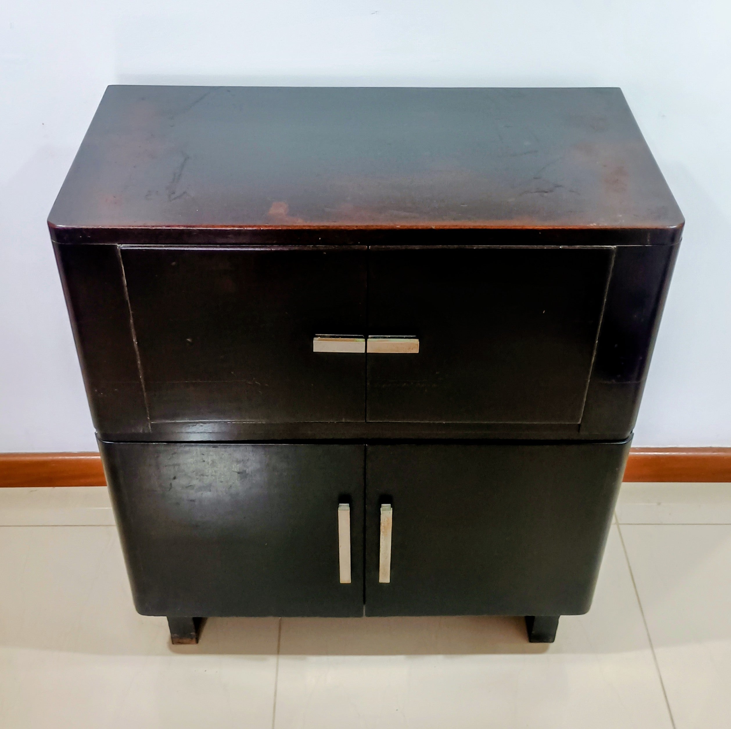 MÓVEL VINTAGE ANOS 50 (ANTIGO GABINETE DE VITROLA) em Madeira escura 