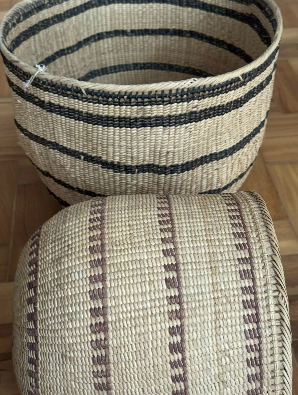 Dupla de cestos artesanais indígenas