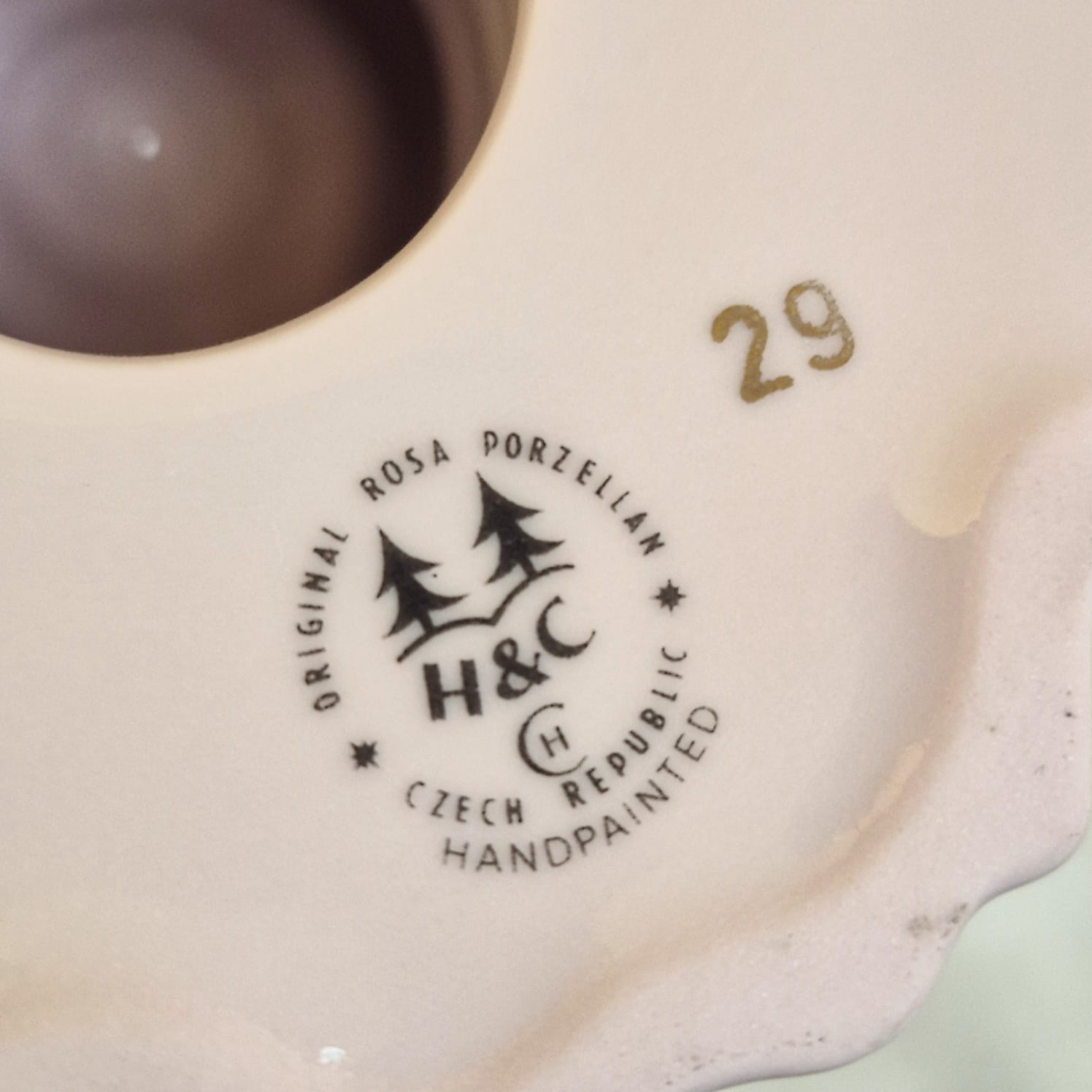 Castiçal maravilhoso com alça em raríssima porcelana rosa Tcheca produzida pela tradicional e chiquíssima manufatura Haas &amp; Czjzek