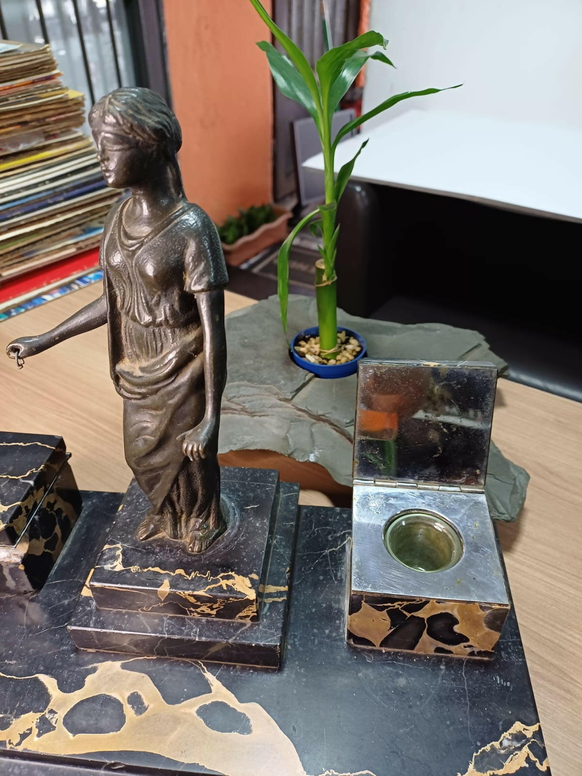 Tinteiro Mármore Portoro e Bronze (1569)