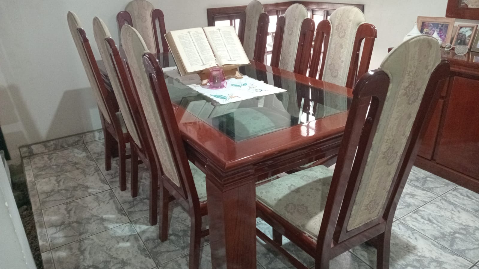 Mesa jantar Retangular com tampo em vidro + 8 cadeiras em madeira maciça