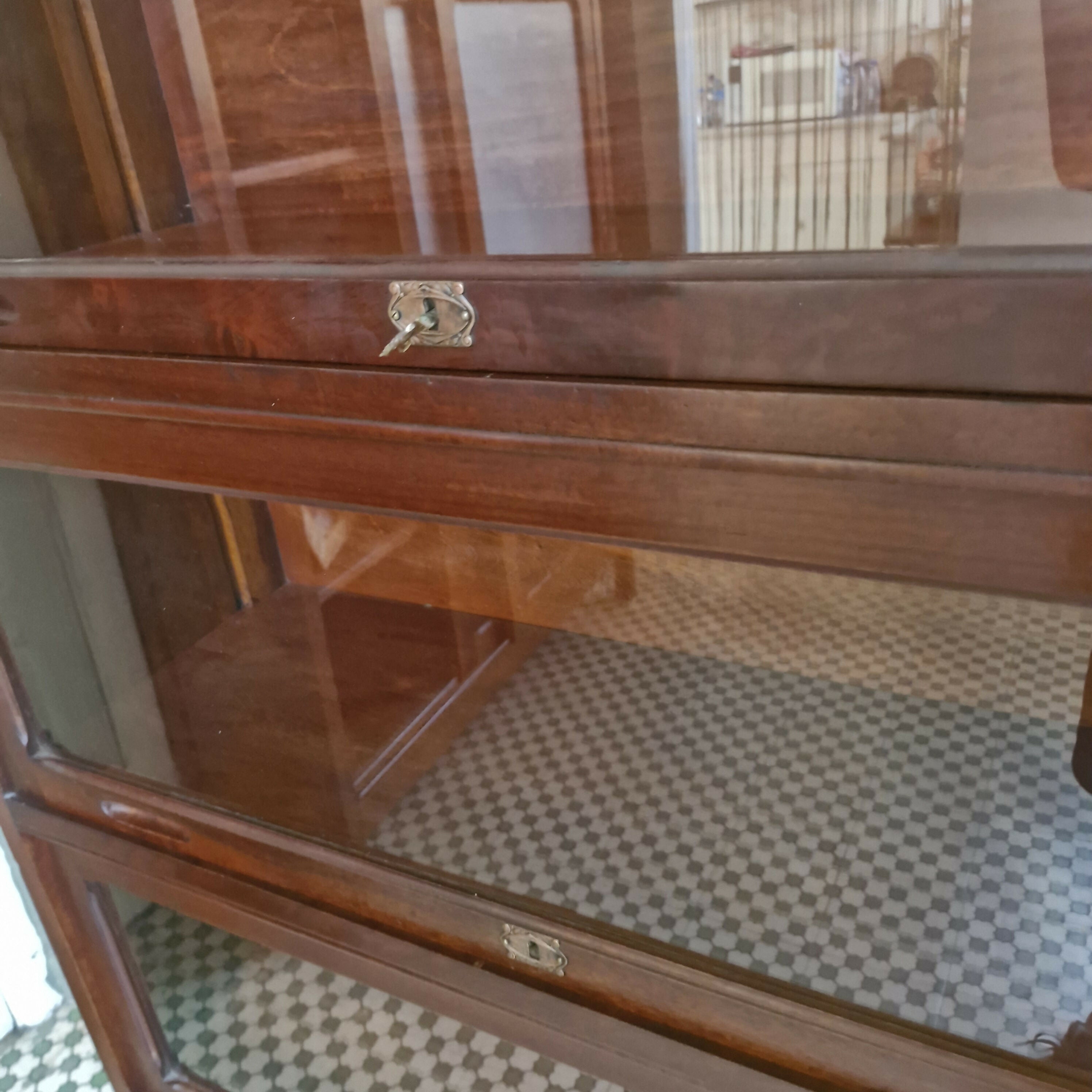 Livreiro Portas Basculantes.