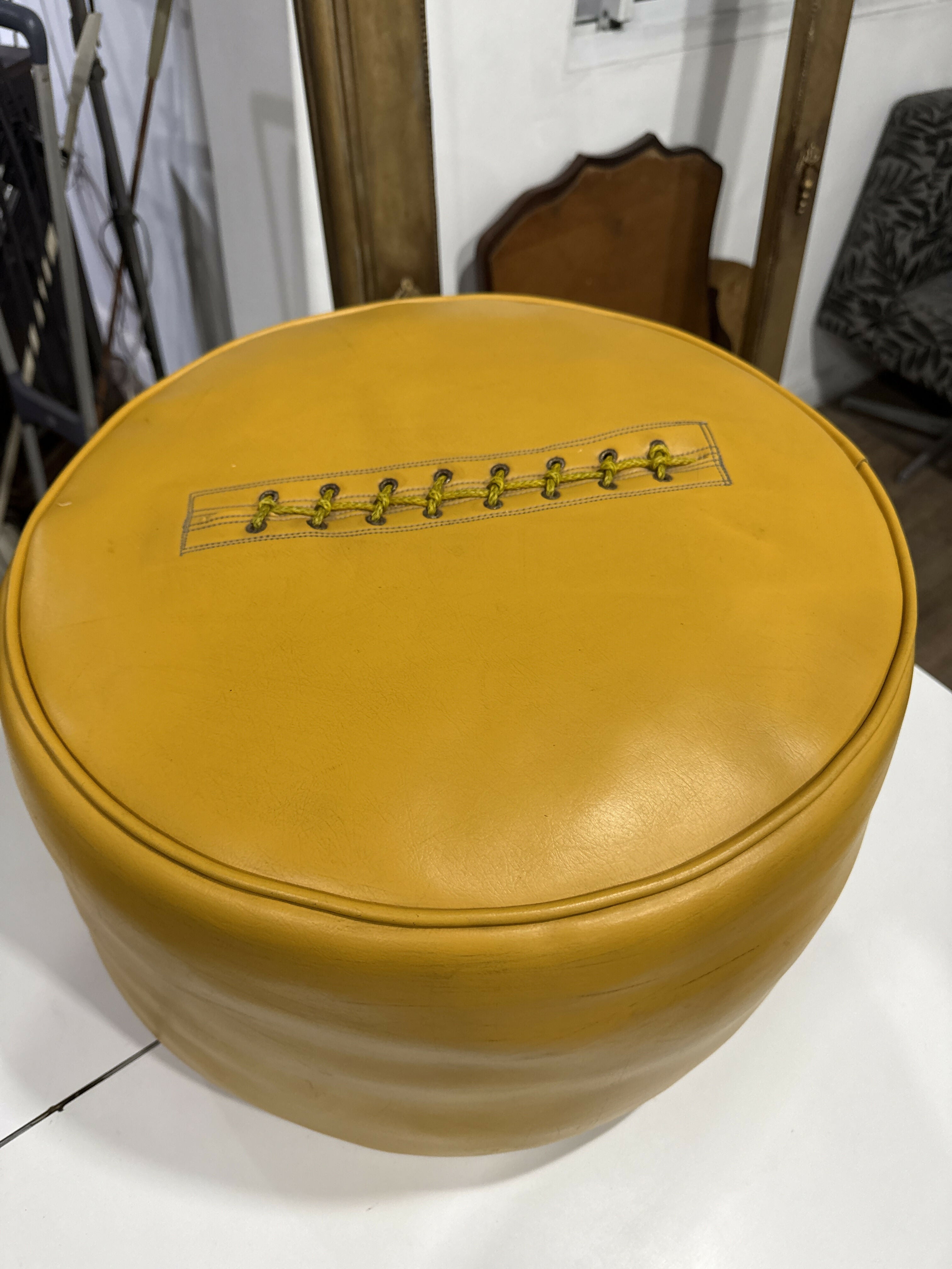 ✨ Puff Vintage Original Anos 60/70 – Amarelo, Design Retrô Charmoso ✨