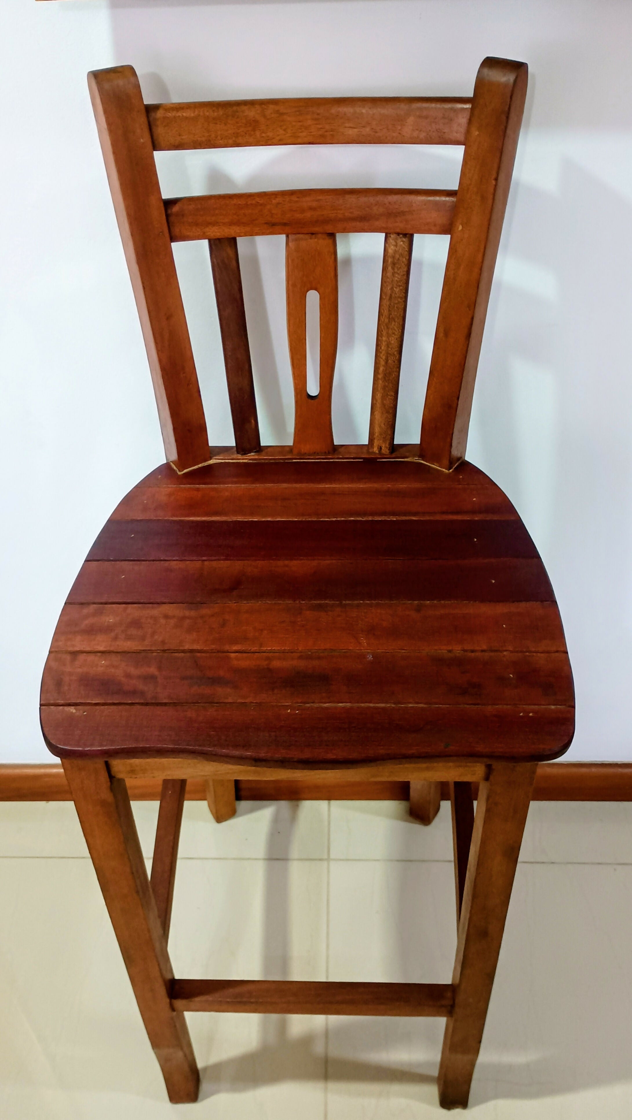 Banqueta Alta de Madeira Maciça – Década de 80