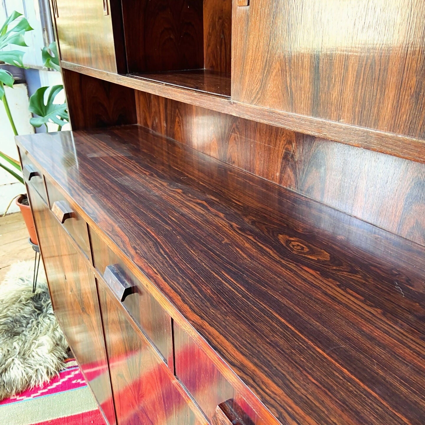 Estante Mid Century anos 60 design escandinavo em jacarandá