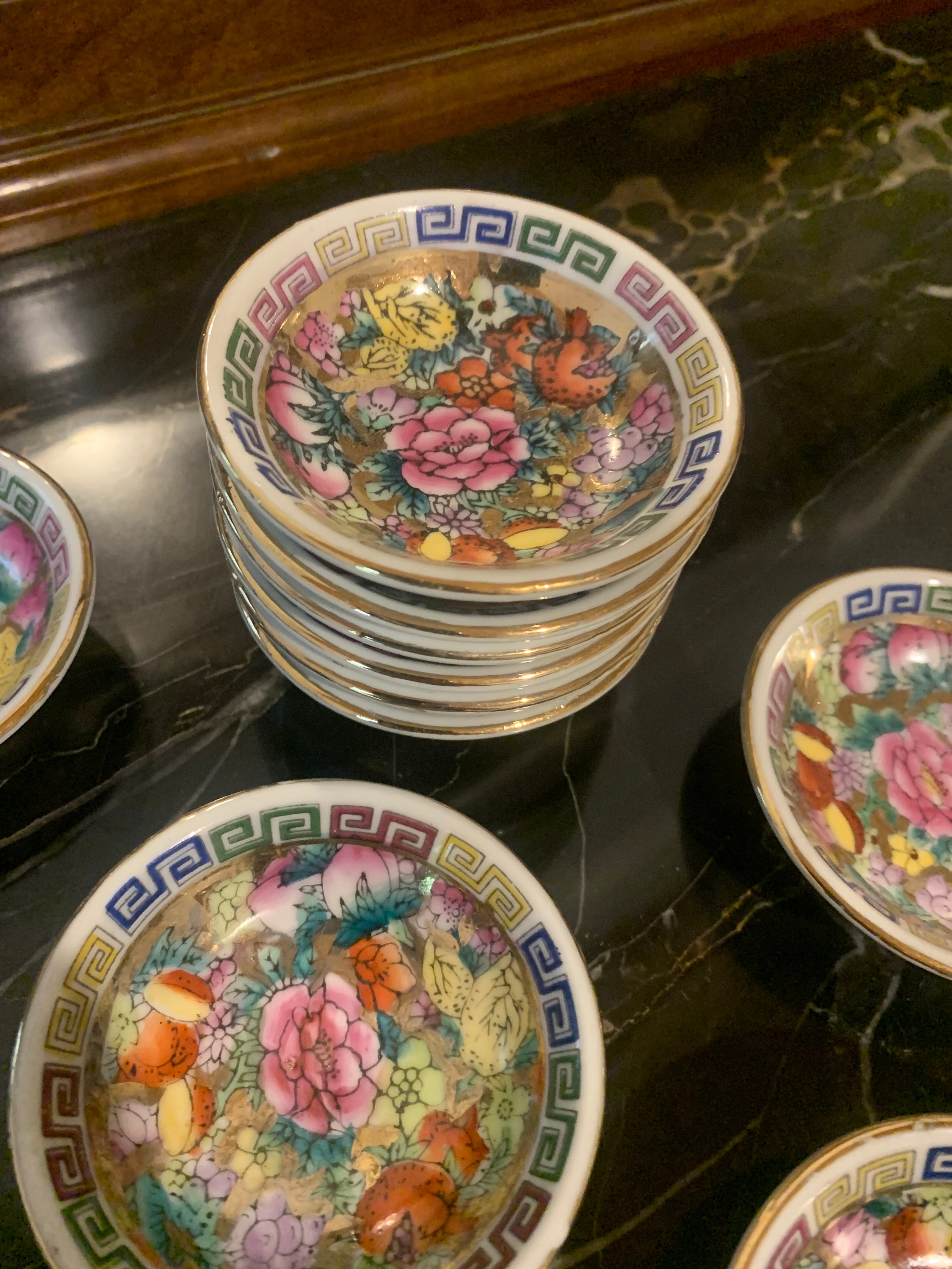 Jogo com 12 mini pratinhos Chineses em porcelana